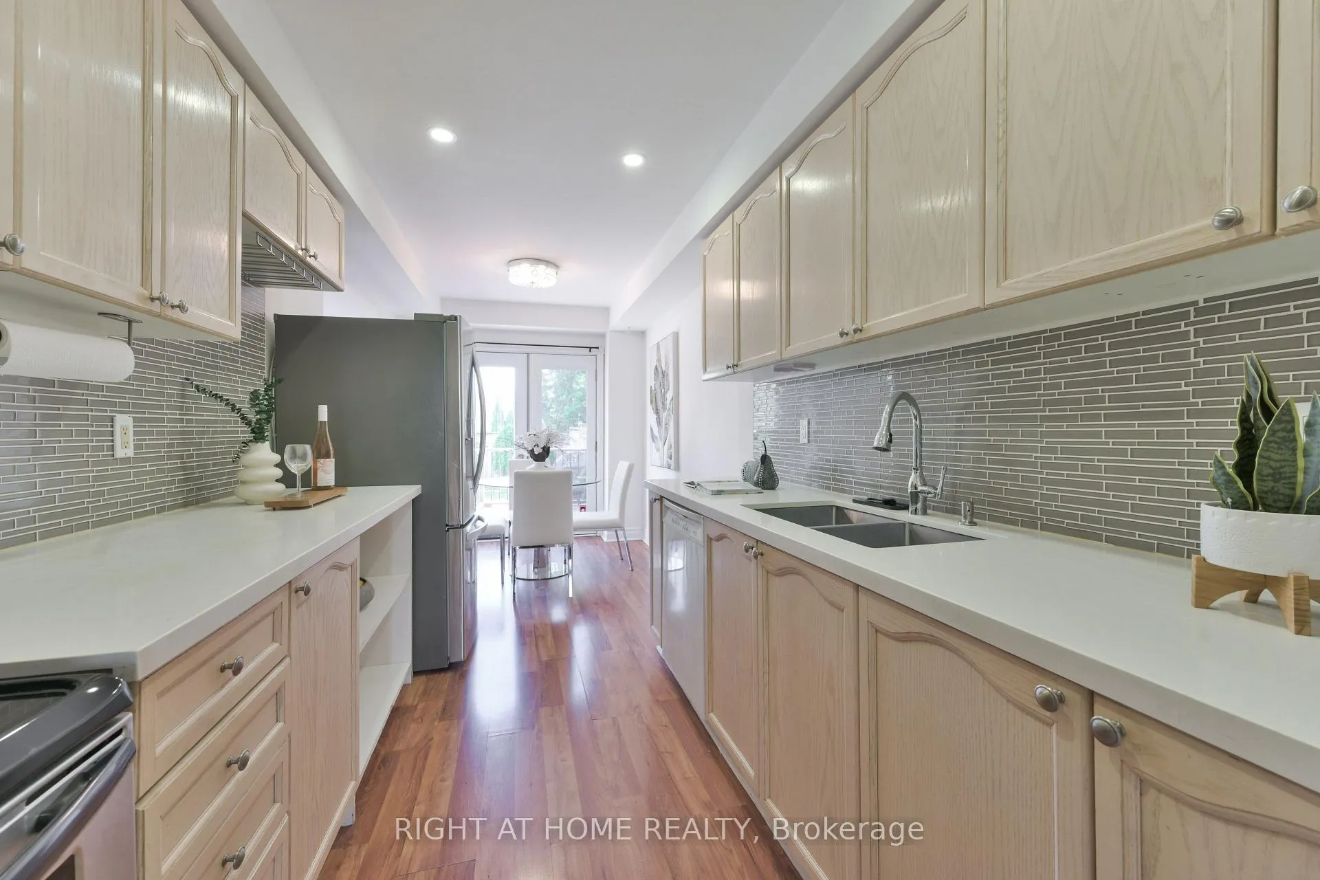 Photo 8 of 112 Creekwood Crescent, Whitby, Rolling Acres — HOMEH
