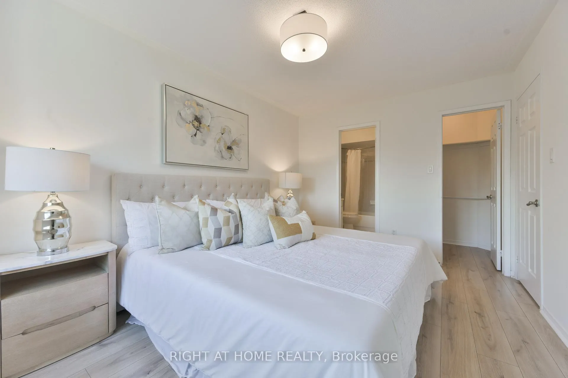 Photo 11 of 112 Creekwood Crescent, Whitby, Rolling Acres — HOMEH