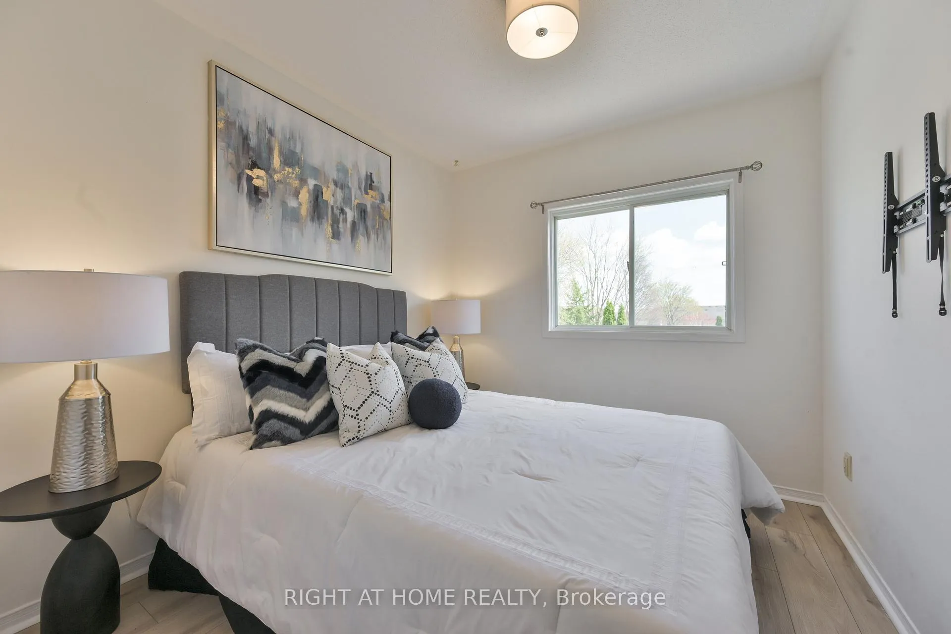 Photo 13 of 112 Creekwood Crescent, Whitby, Rolling Acres — HOMEH