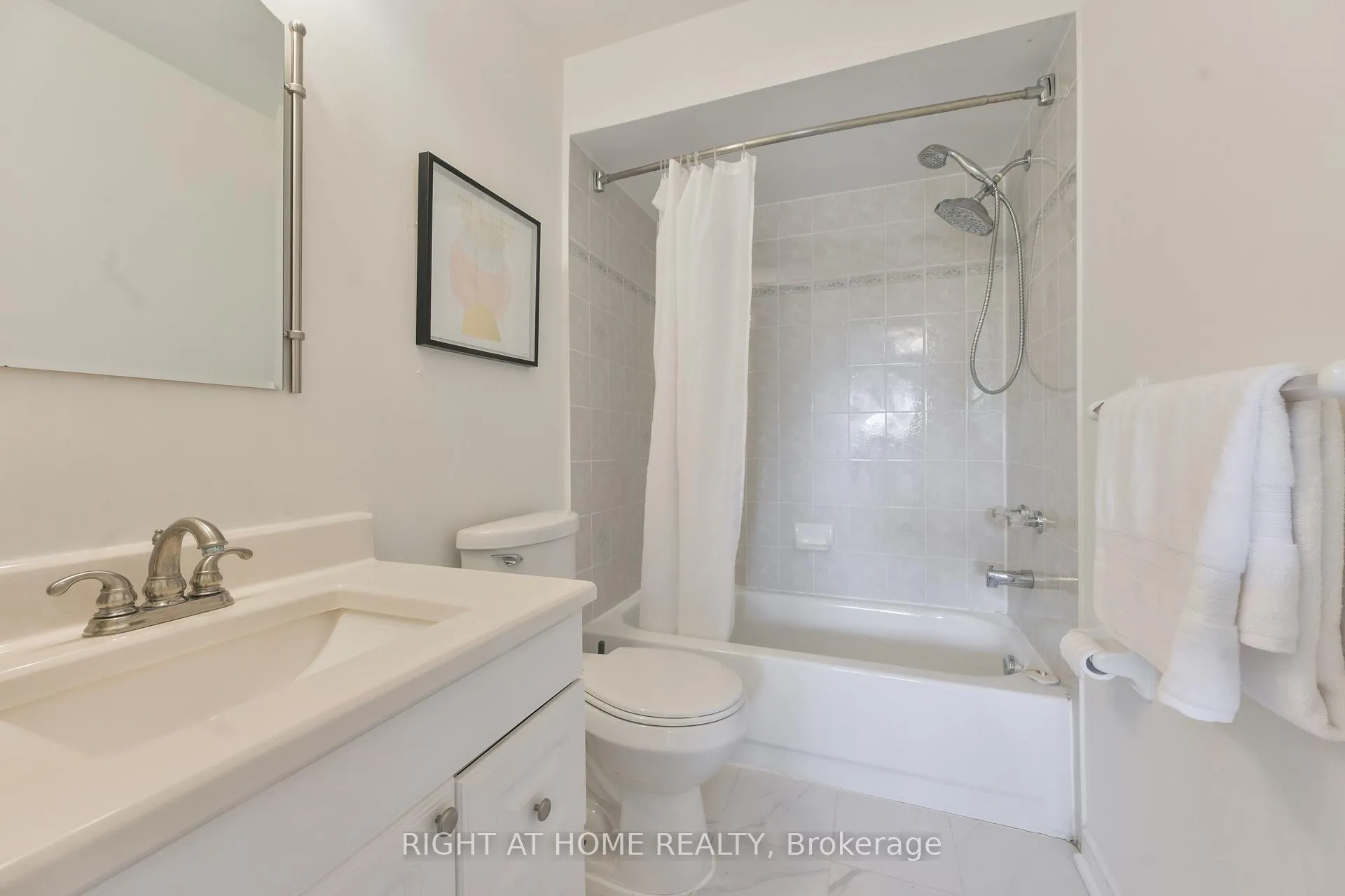 Photo 18 of 112 Creekwood Crescent, Whitby, Rolling Acres — HOMEH
