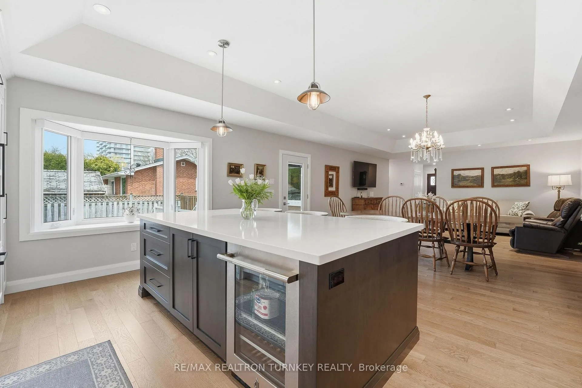 Photo 4 of 178 Parkview Crescent, Newmarket, Central Newmarket — HOMEH