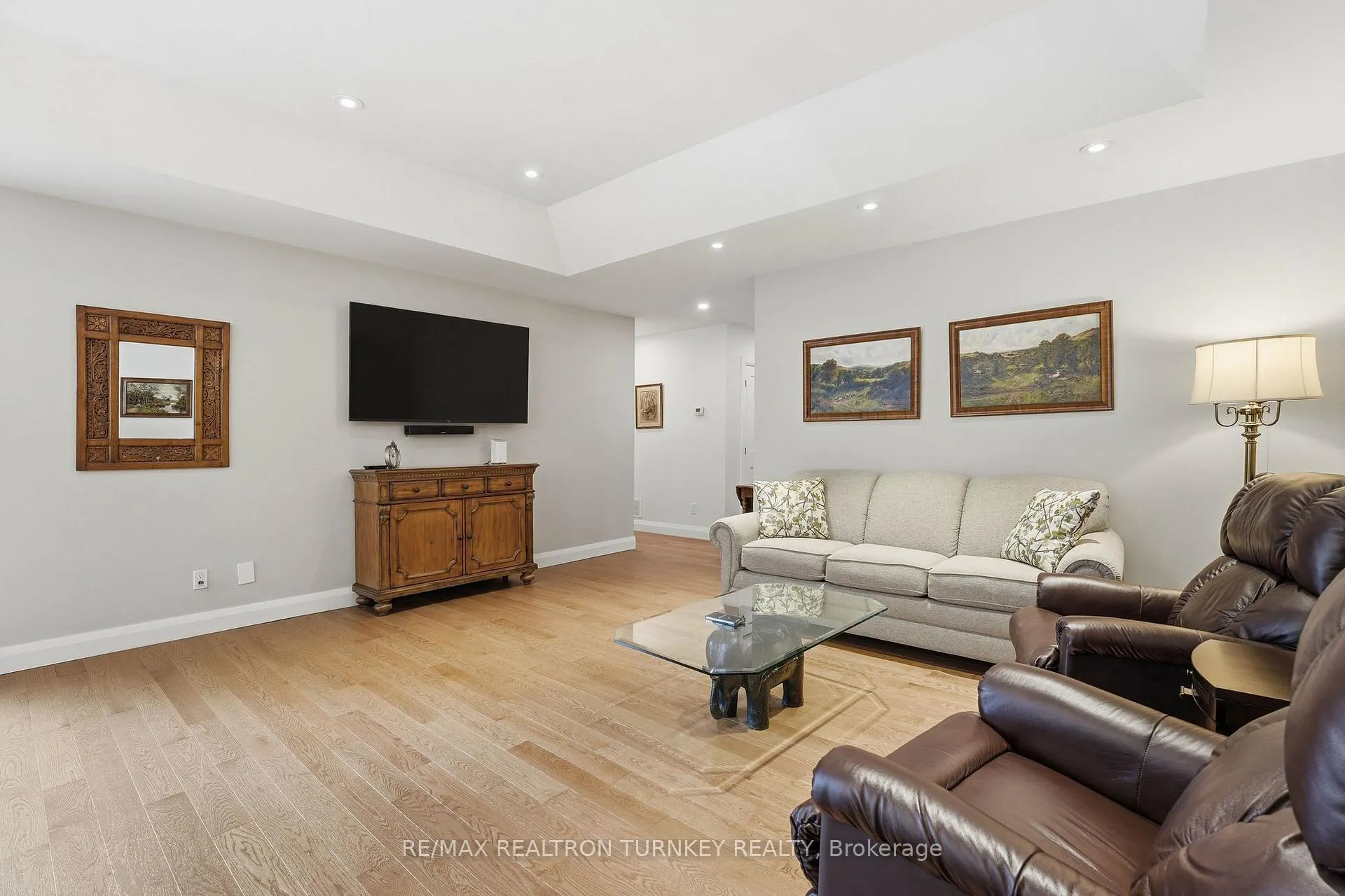 Photo 8 of 178 Parkview Crescent, Newmarket, Central Newmarket — HOMEH