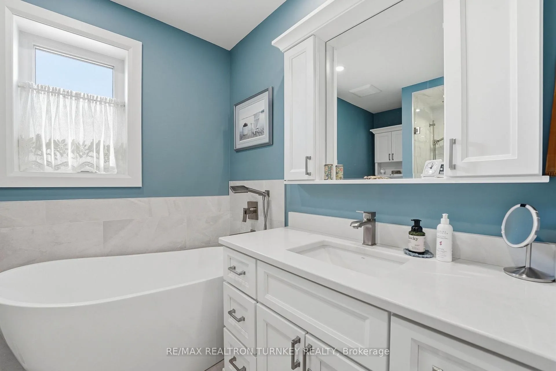 Photo 13 of 178 Parkview Crescent, Newmarket, Central Newmarket — HOMEH
