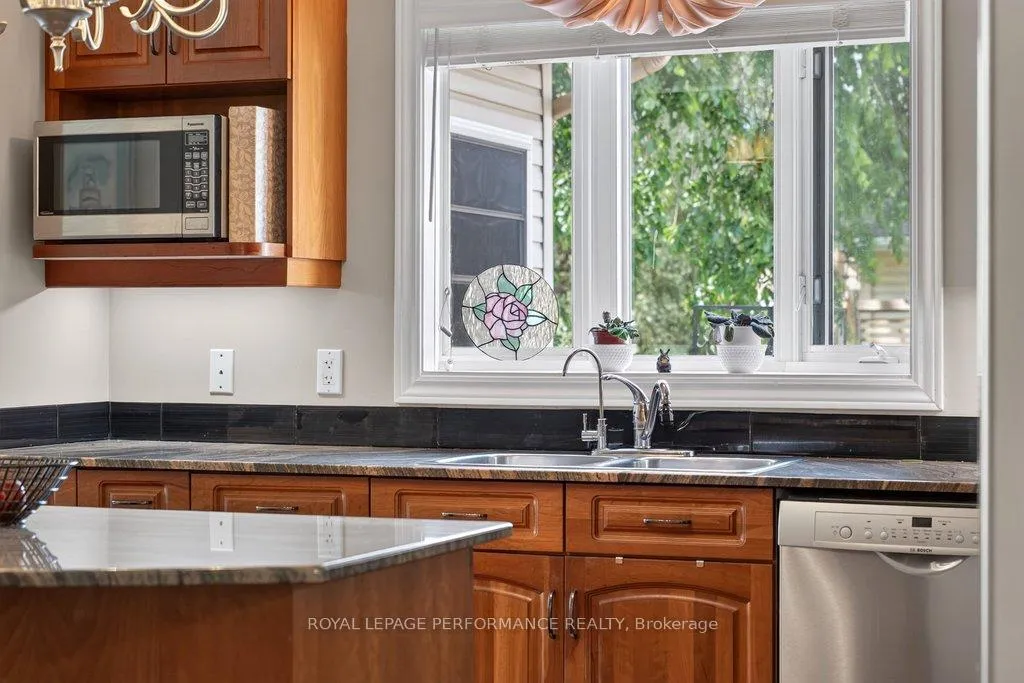 Photo 23 of 997 Ada Barrington Private, Ottawa, Greely — HOMEH