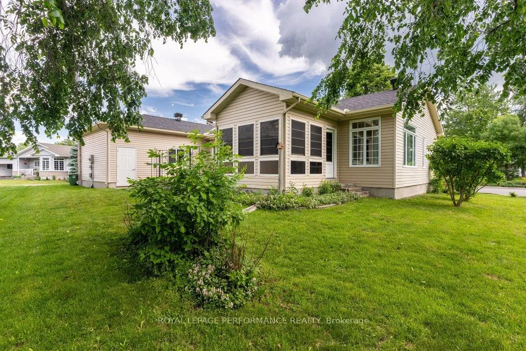 Photo 42 of 997 Ada Barrington Private, Ottawa, Greely — HOMEH