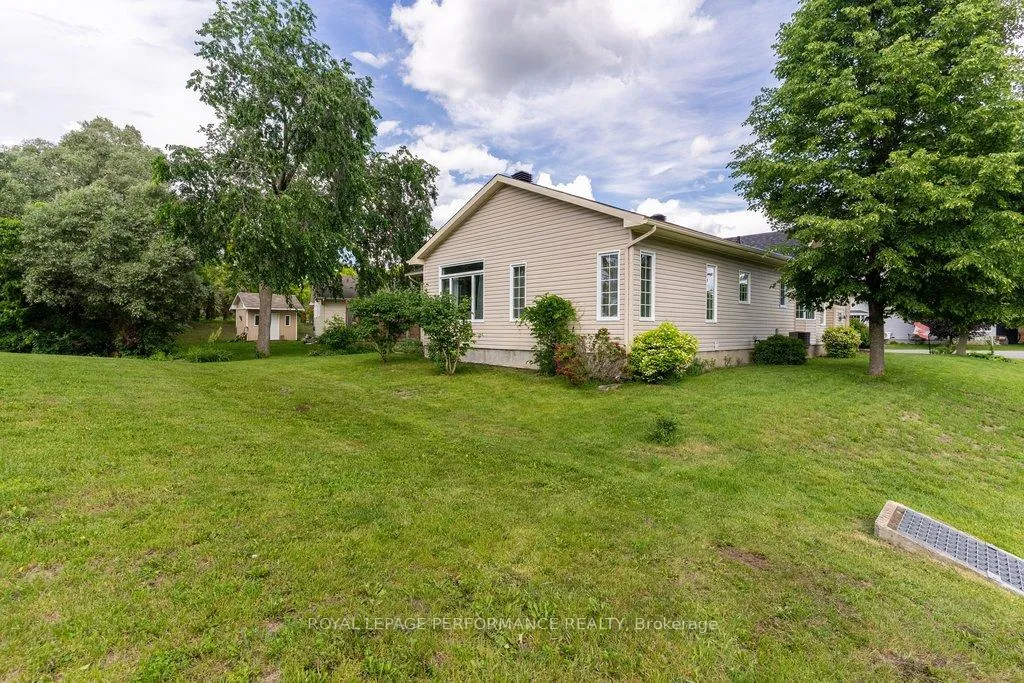 Photo 43 of 997 Ada Barrington Private, Ottawa, Greely — HOMEH