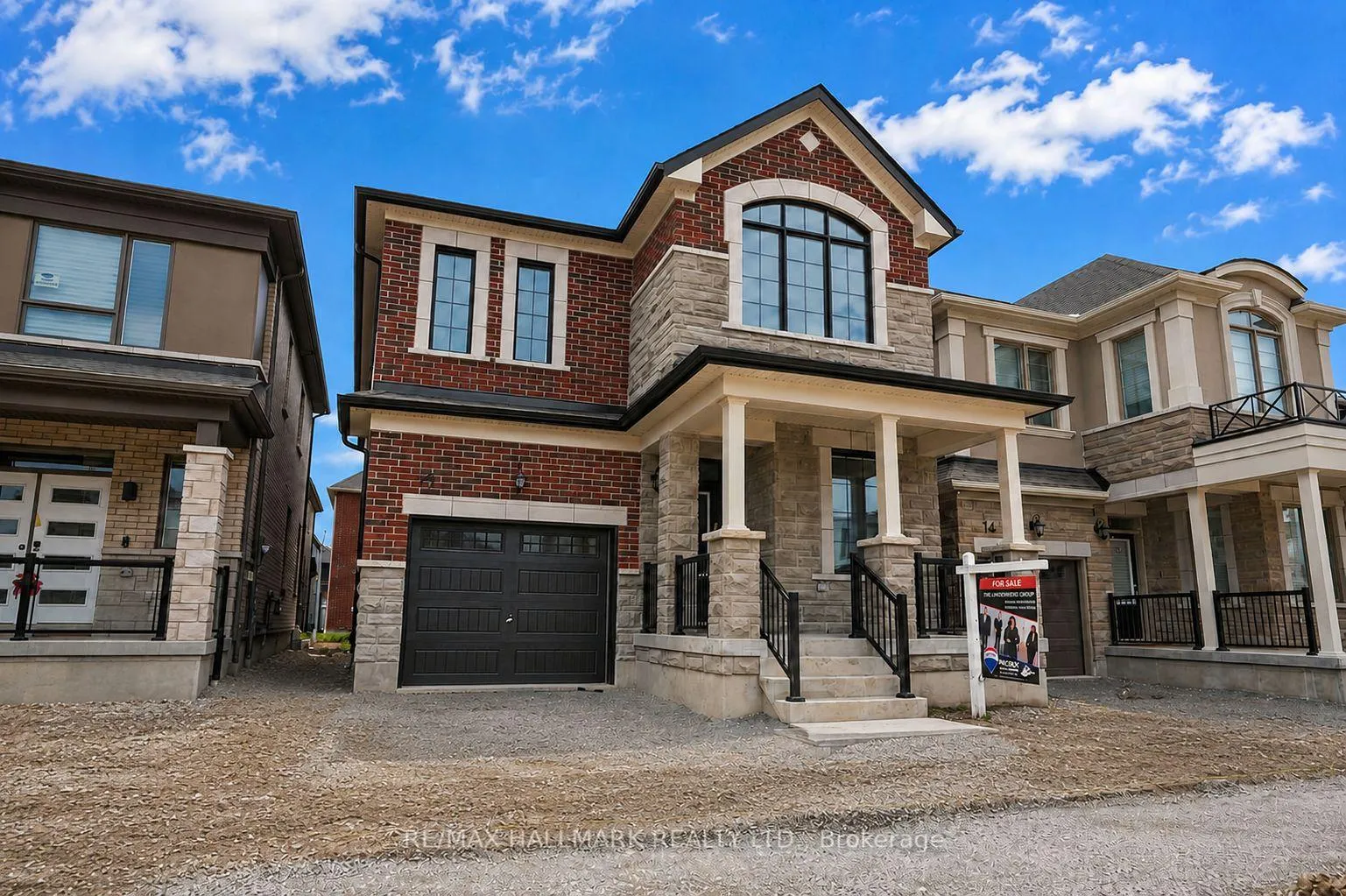 Photo 2 of 16 Foxley Heights, Barrie, Rural Barrie Southwest — HOMEH