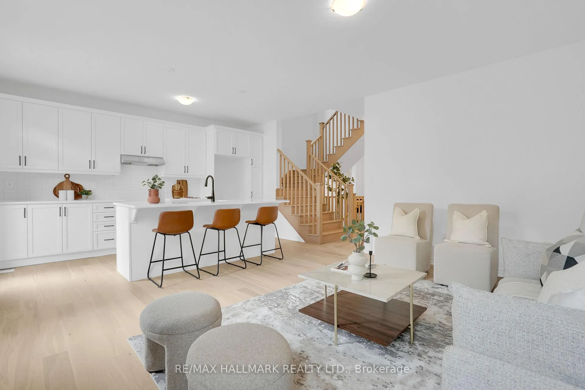 Photo 13 of 16 Foxley Heights, Barrie, Rural Barrie Southwest — HOMEH