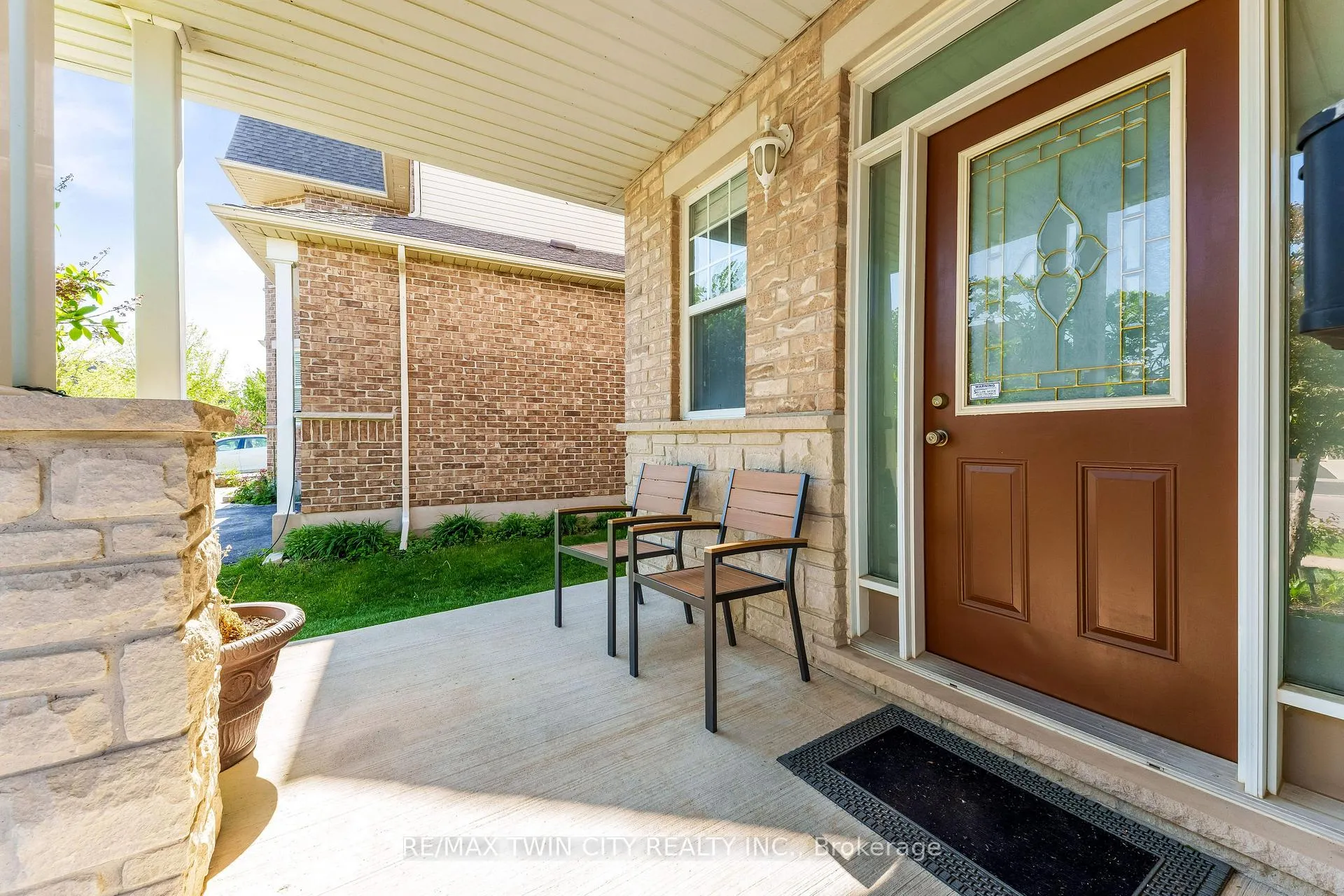 Photo 3 of 27 Tremaine Drive, Kitchener — HOMEH