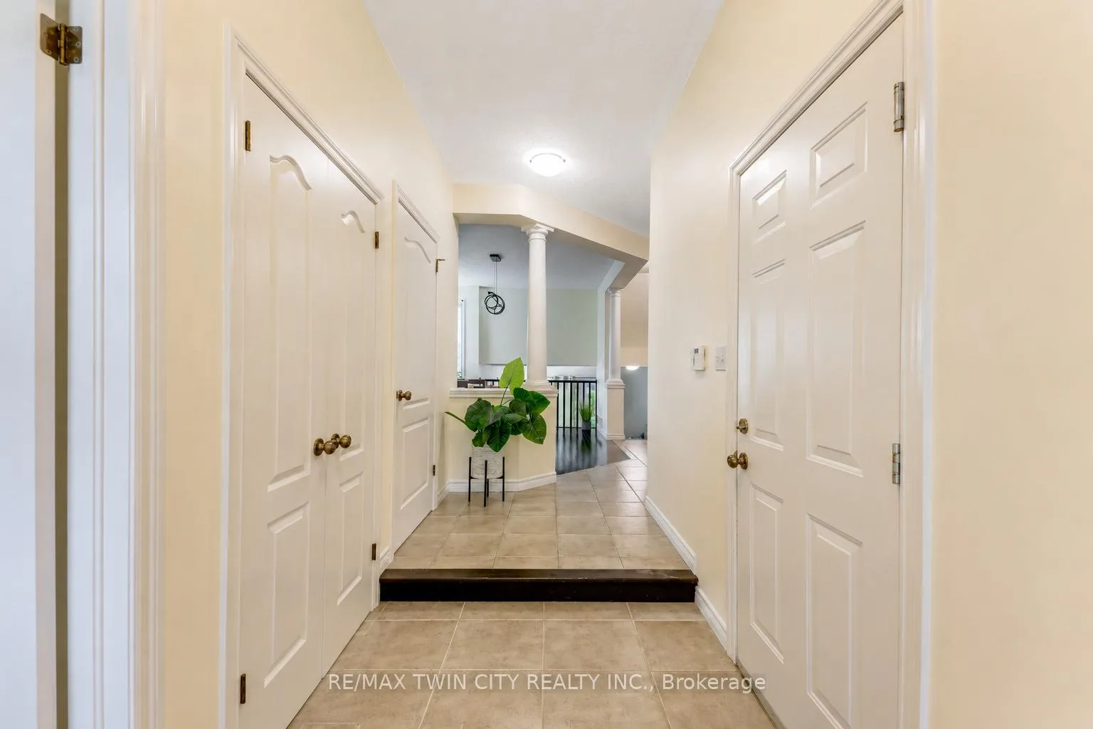 Photo 5 of 27 Tremaine Drive, Kitchener — HOMEH