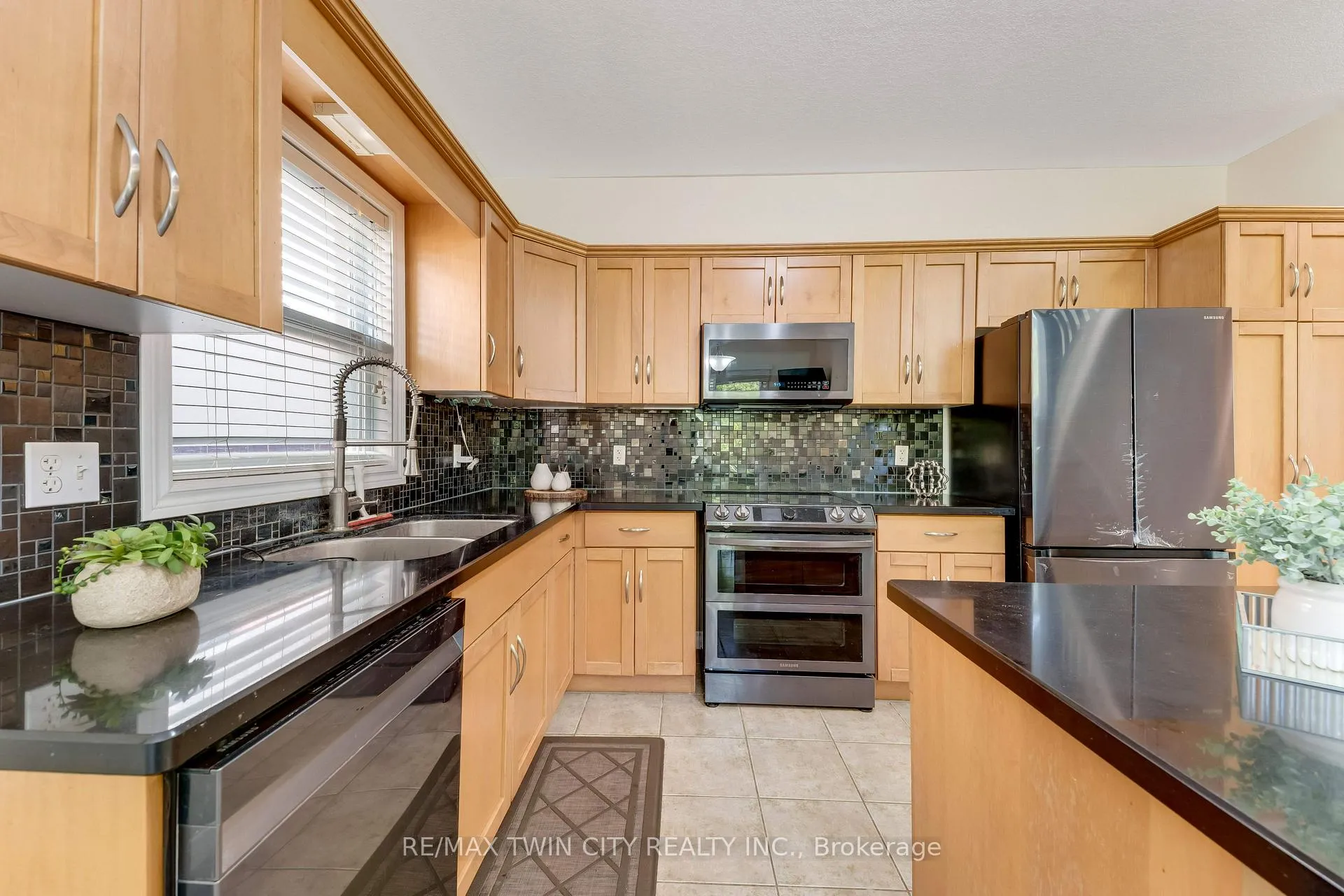 Photo 11 of 27 Tremaine Drive, Kitchener — HOMEH