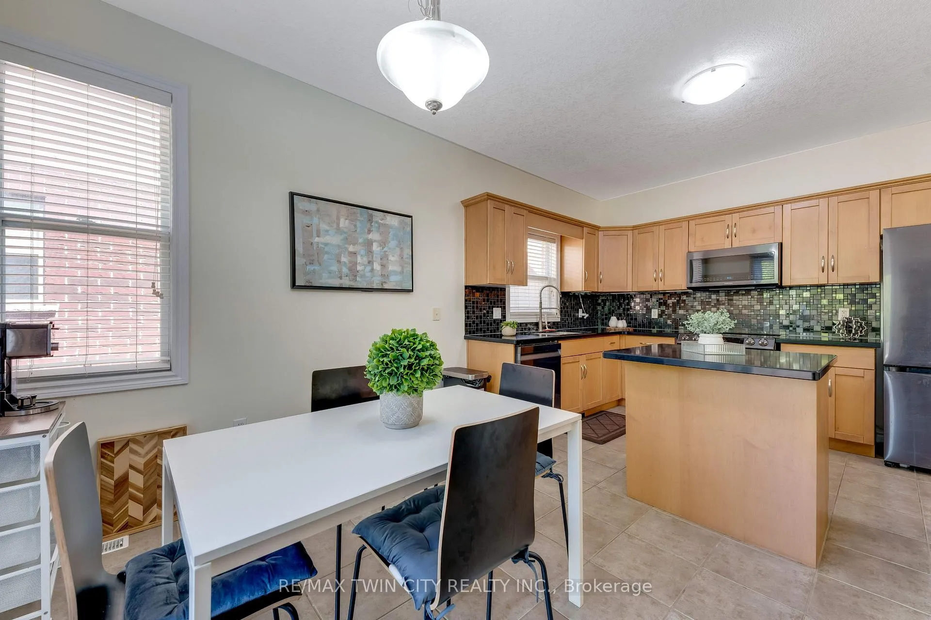 Photo 12 of 27 Tremaine Drive, Kitchener — HOMEH
