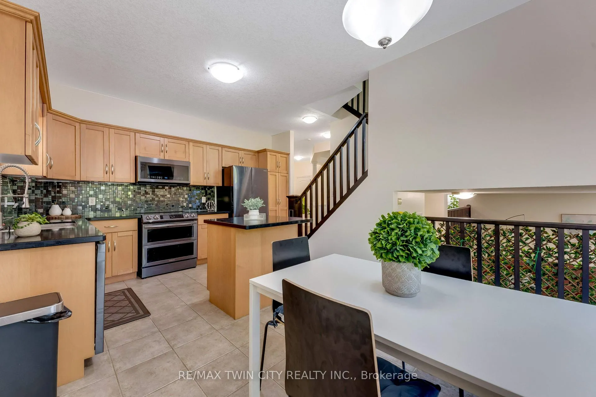 Photo 13 of 27 Tremaine Drive, Kitchener — HOMEH