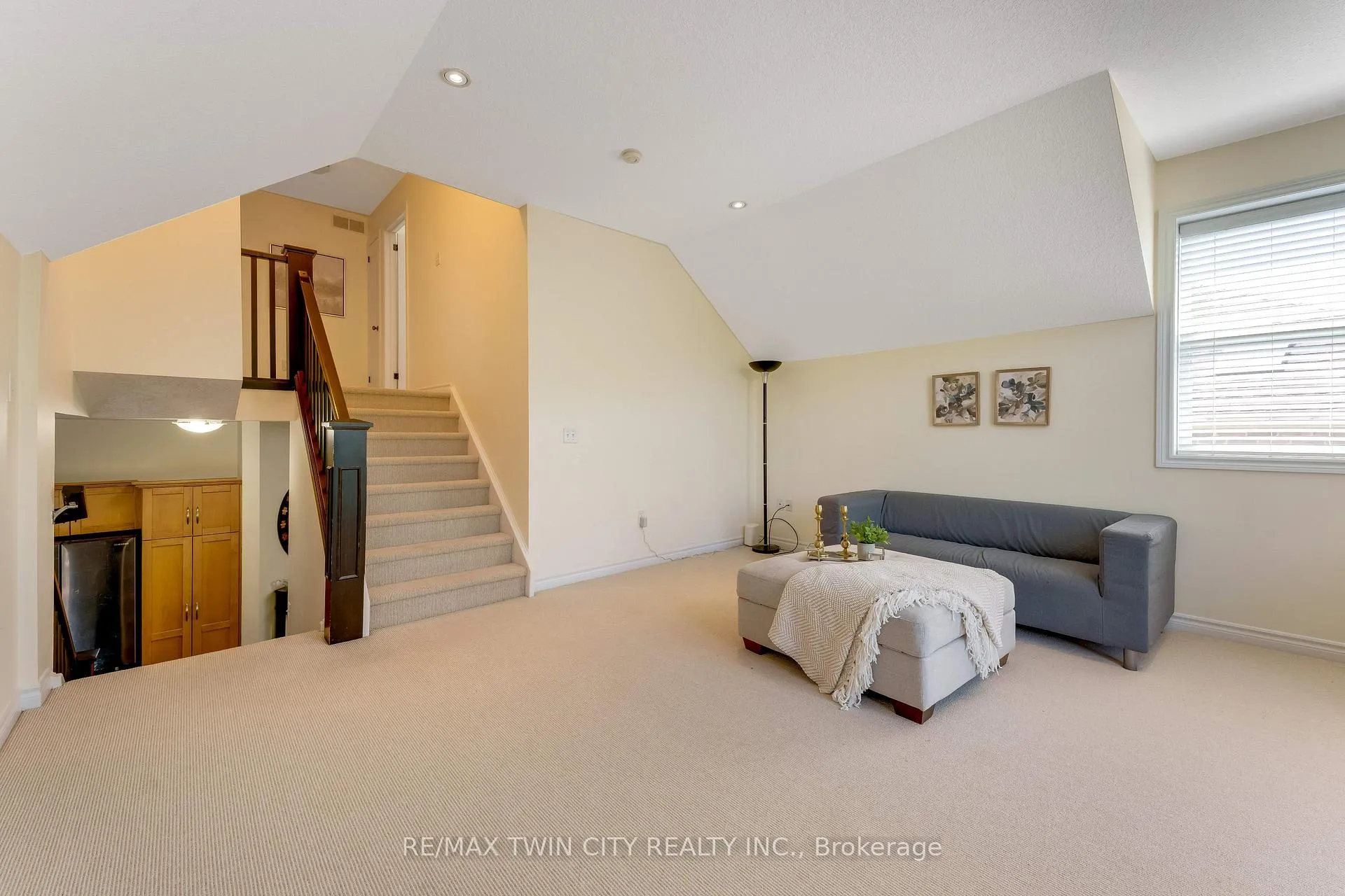 Photo 16 of 27 Tremaine Drive, Kitchener — HOMEH