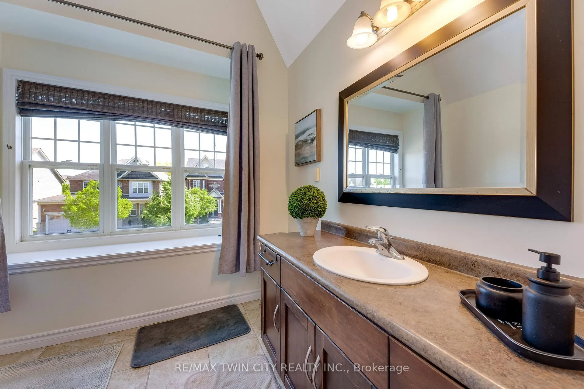Photo 20 of 27 Tremaine Drive, Kitchener — HOMEH