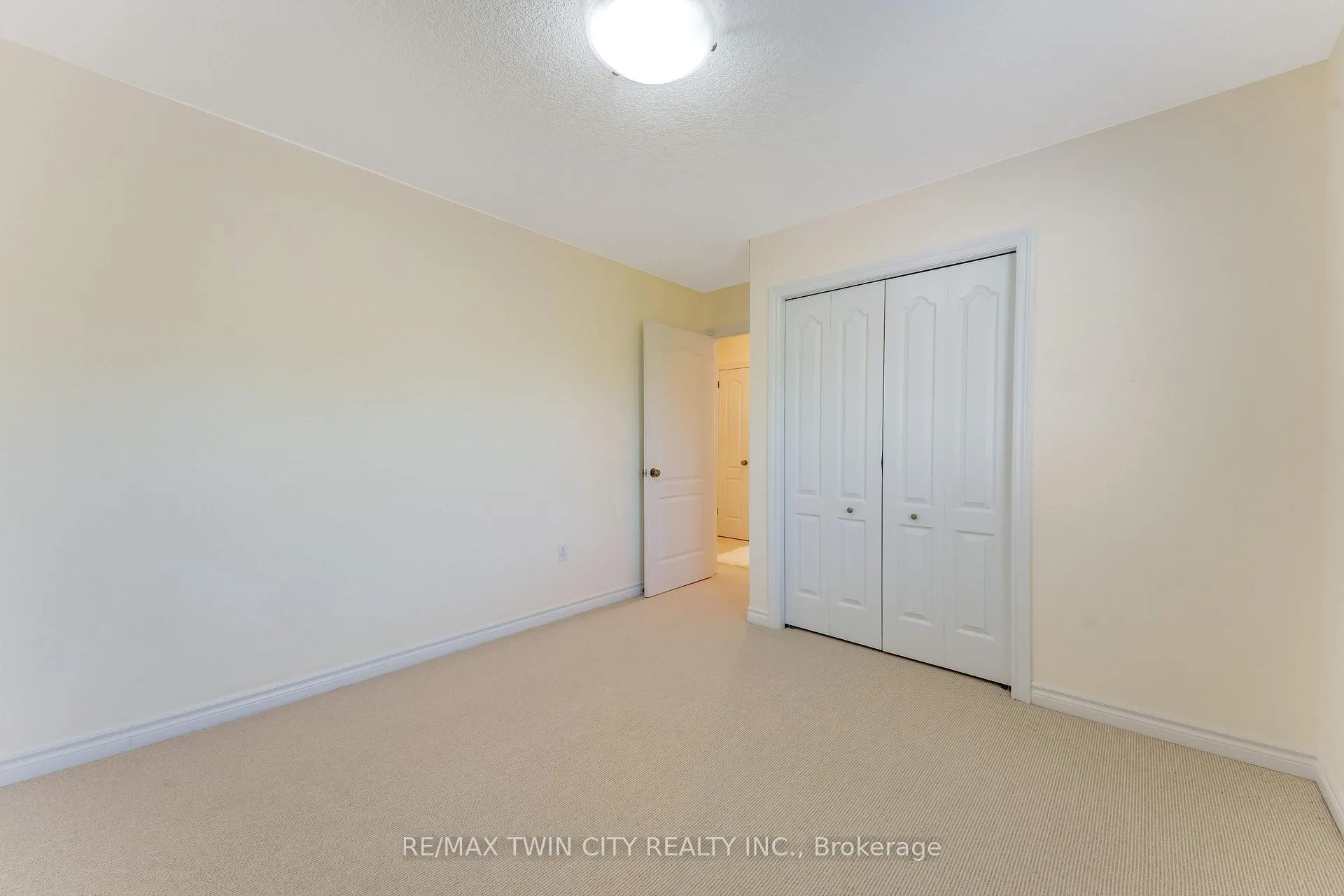 Photo 23 of 27 Tremaine Drive, Kitchener — HOMEH