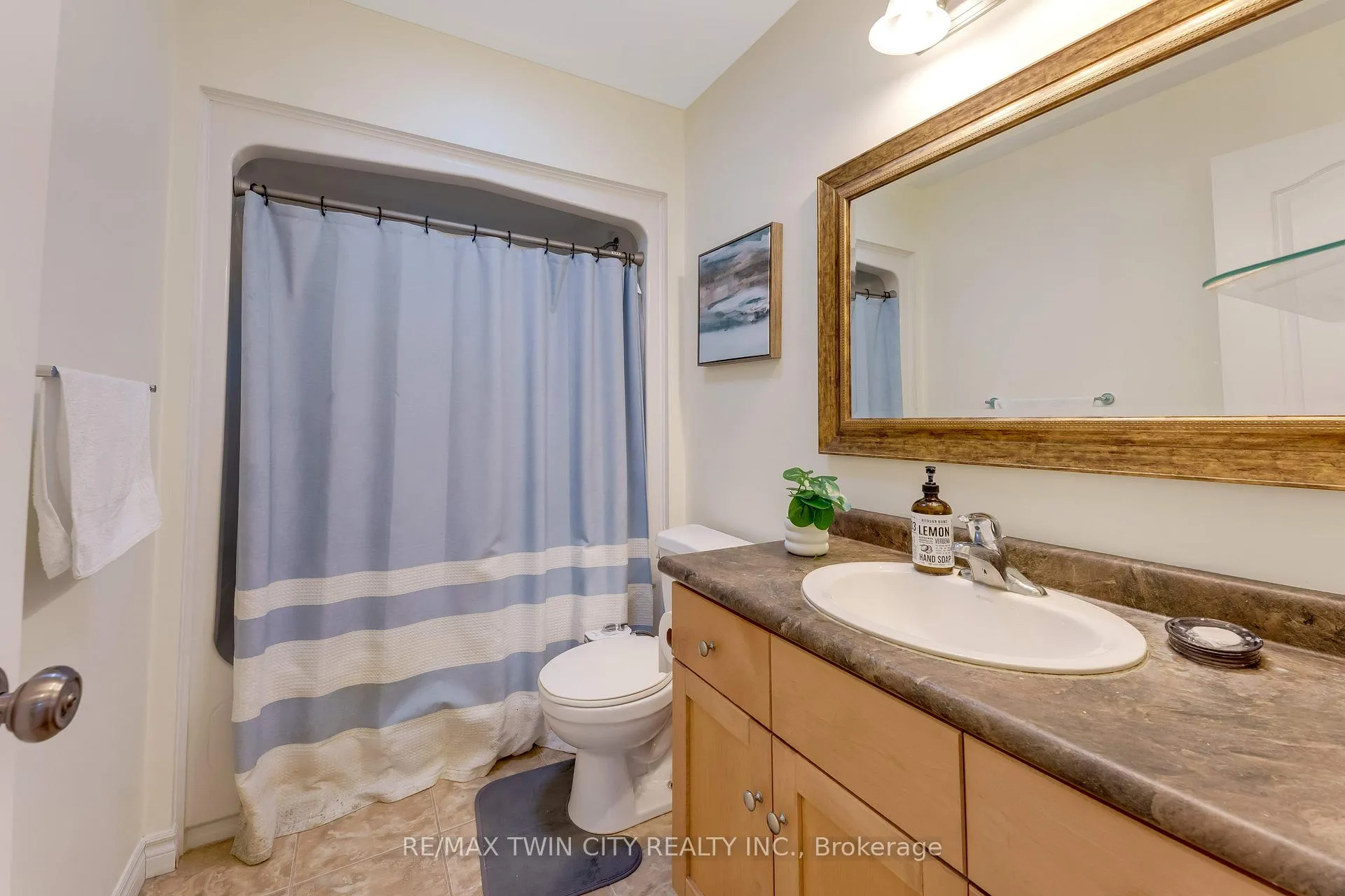 Photo 25 of 27 Tremaine Drive, Kitchener — HOMEH