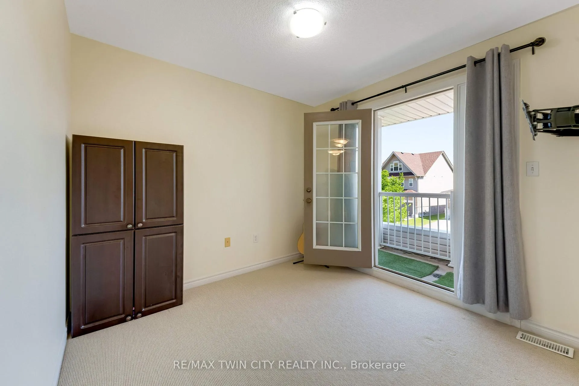 Photo 28 of 27 Tremaine Drive, Kitchener — HOMEH