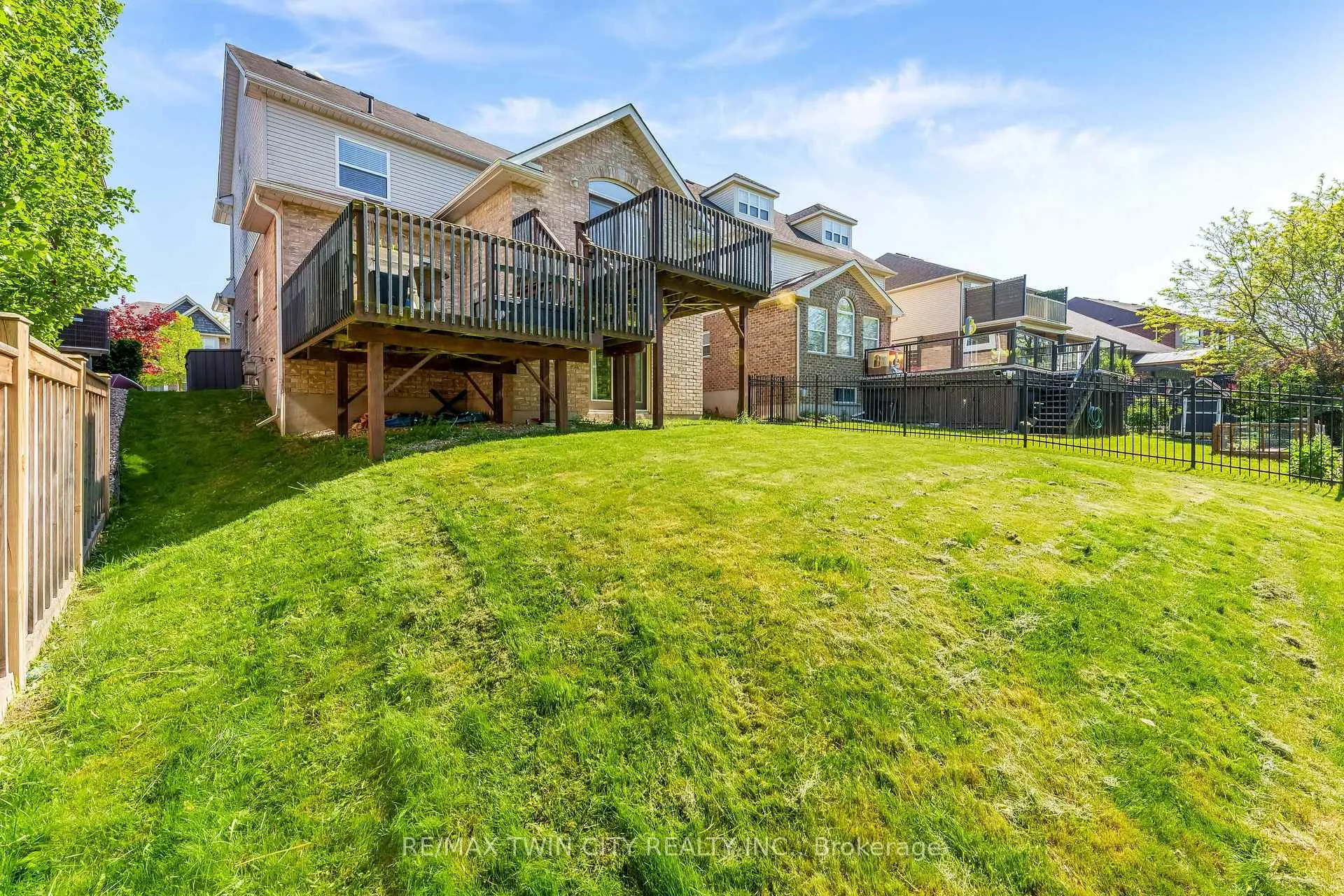Photo 34 of 27 Tremaine Drive, Kitchener — HOMEH