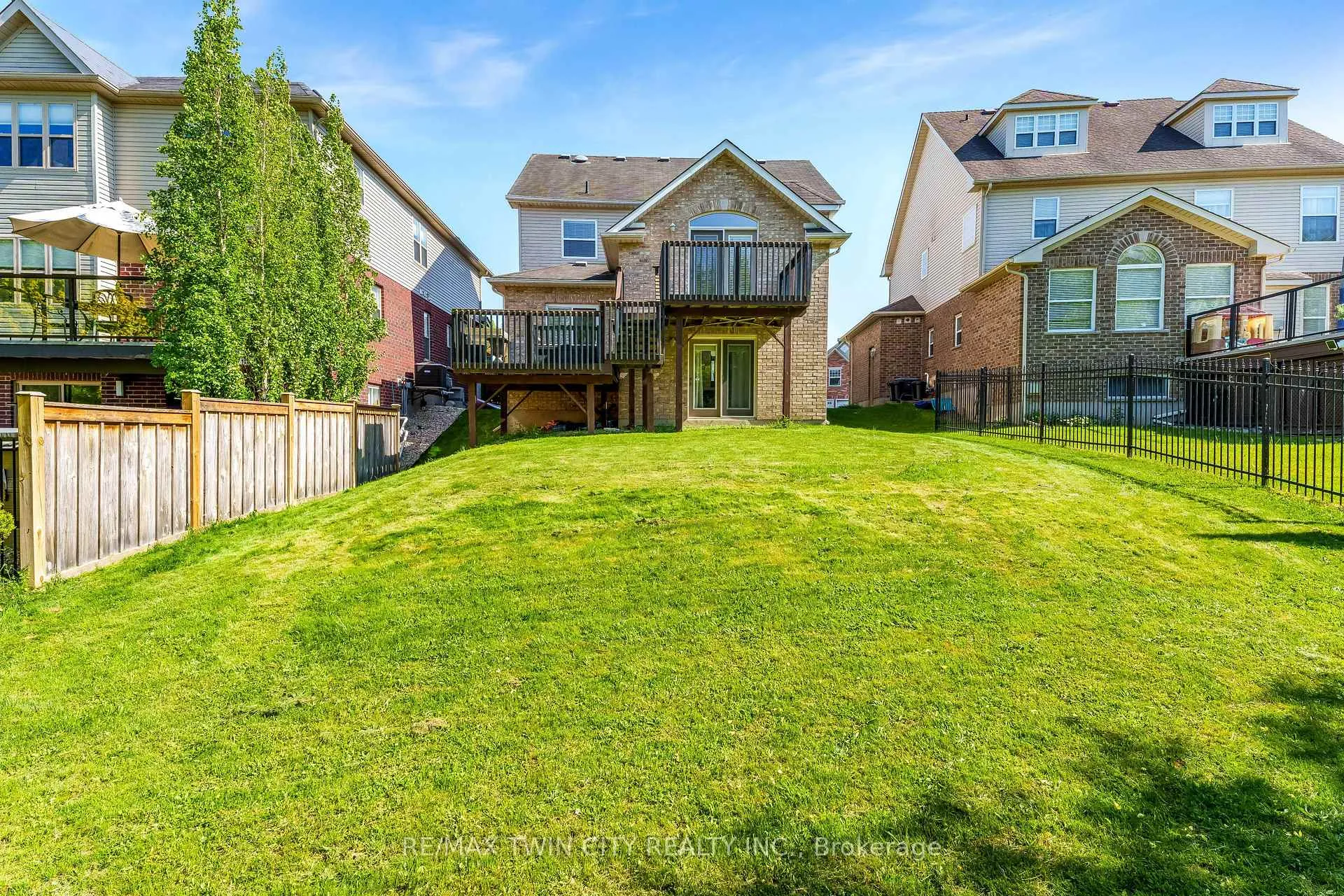 Photo 35 of 27 Tremaine Drive, Kitchener — HOMEH