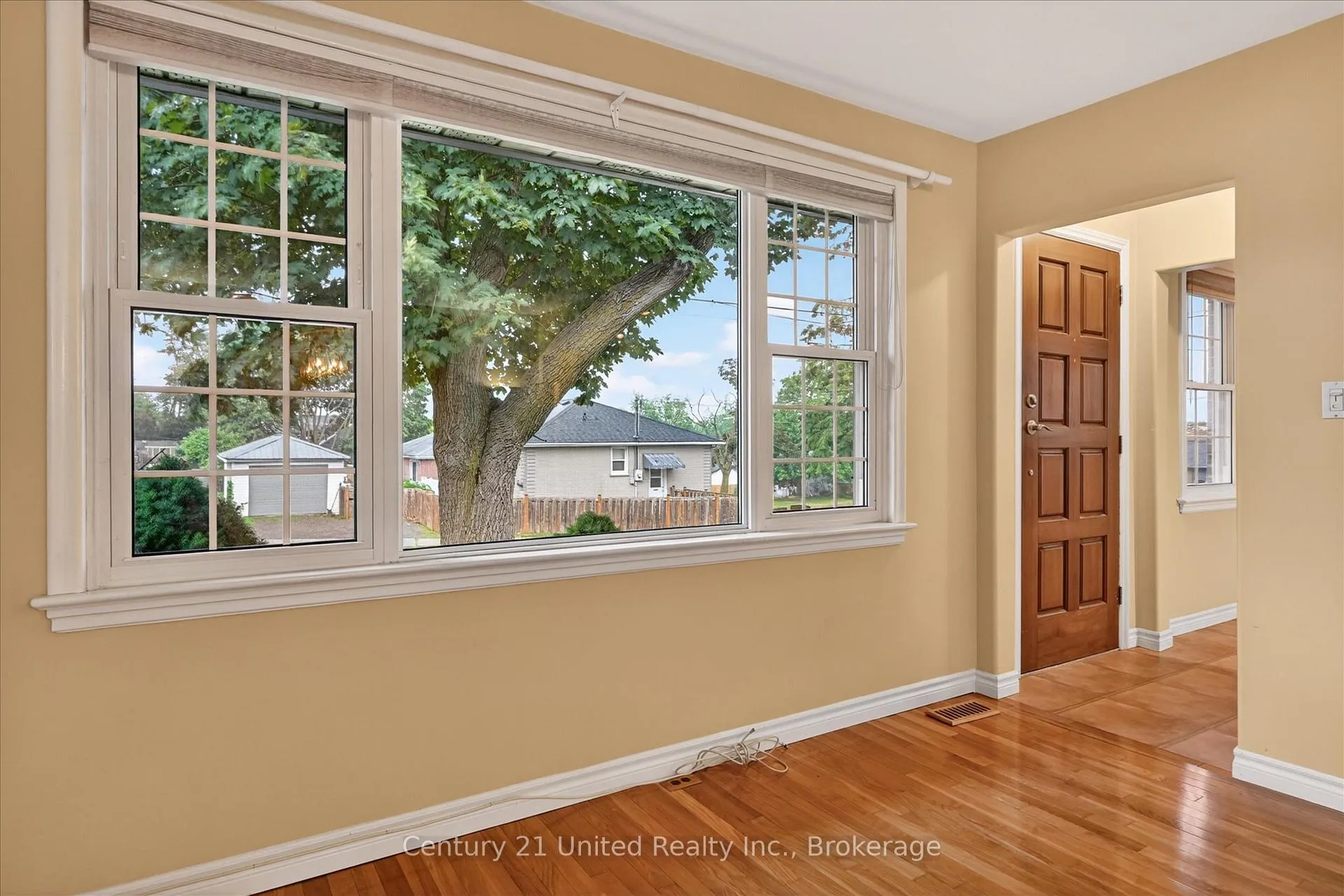 Photo 4 of 879 Birch Avenue, Peterborough, Northcrest Ward 5 — HOMEH