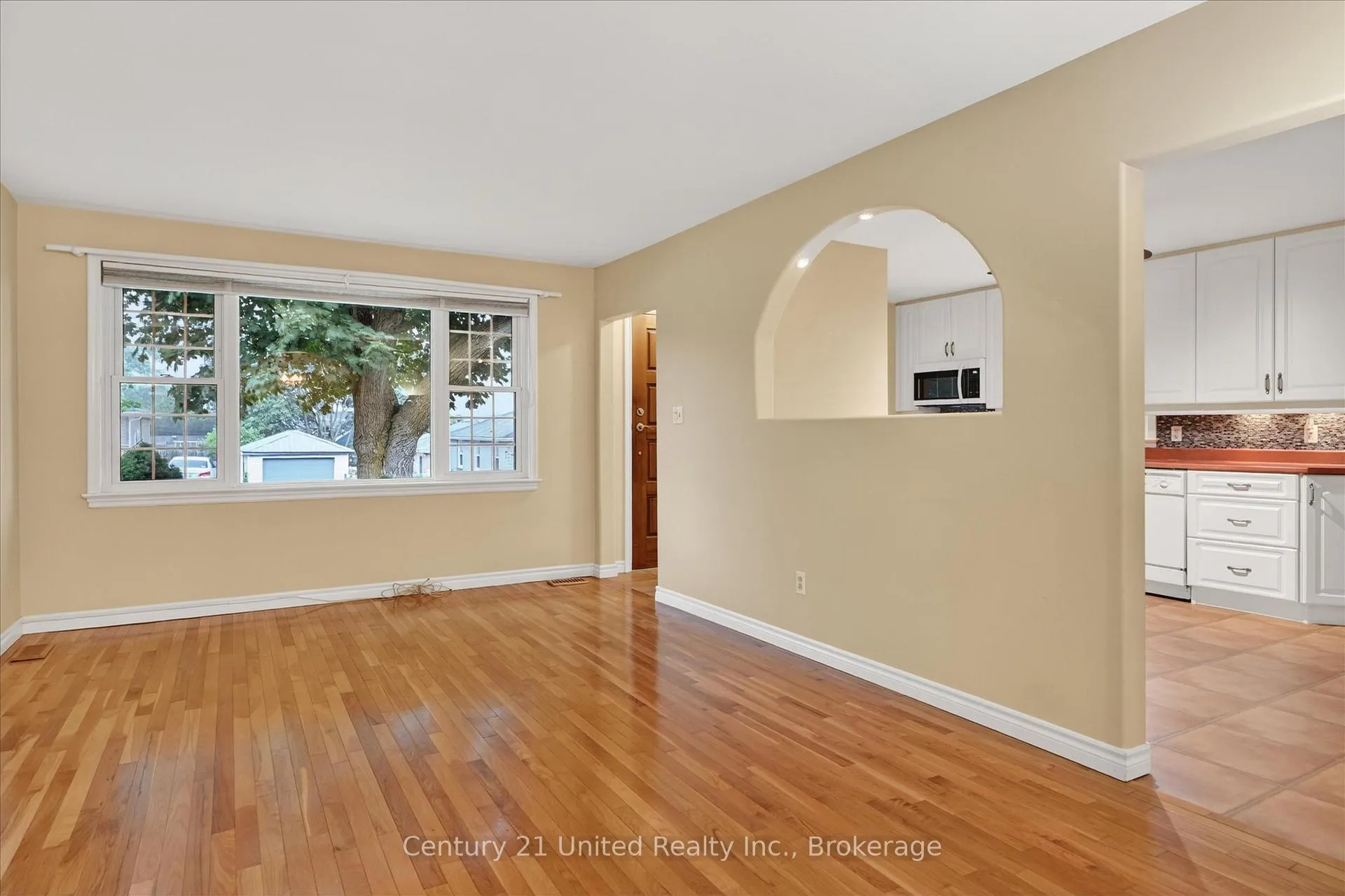 Photo 5 of 879 Birch Avenue, Peterborough, Northcrest Ward 5 — HOMEH