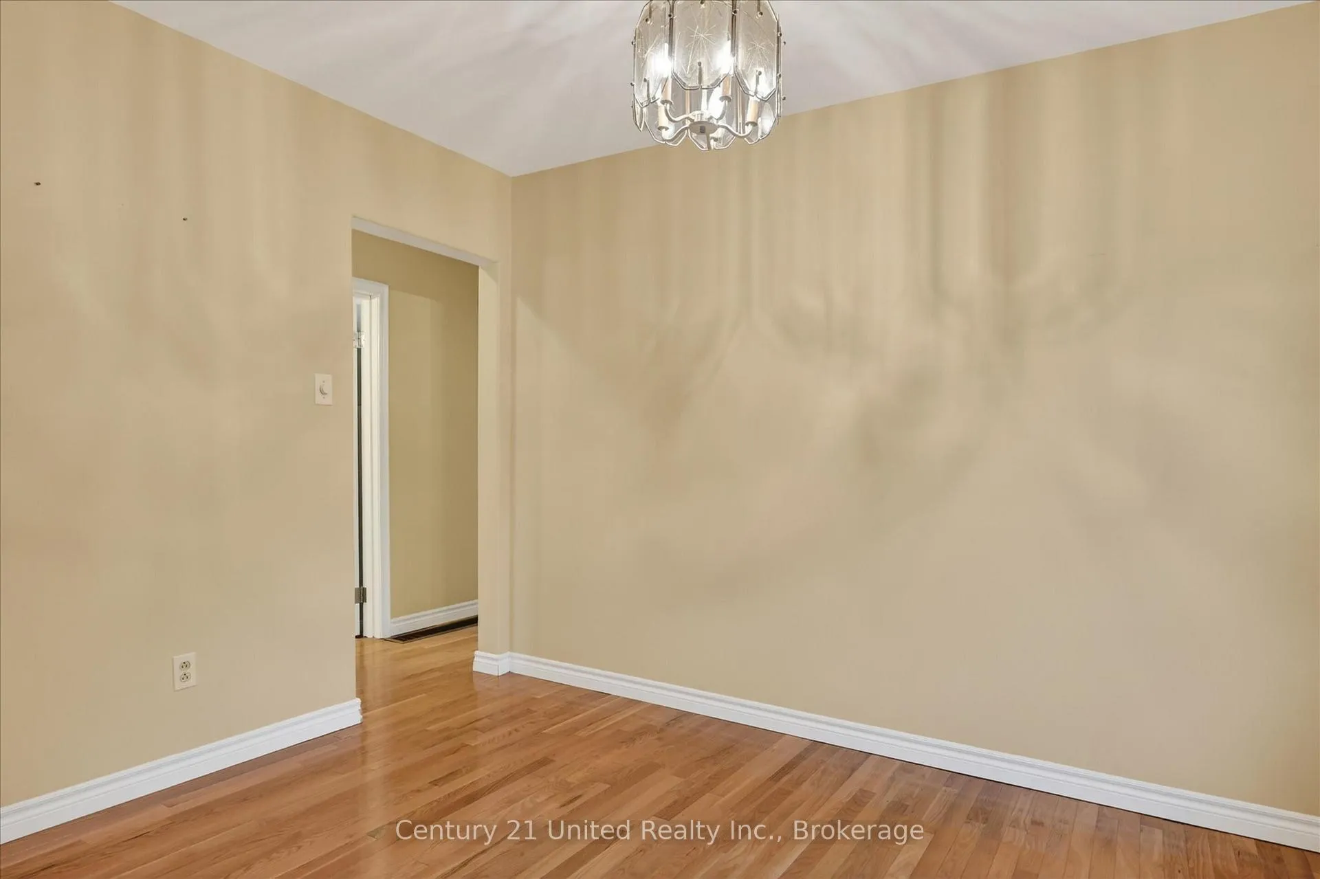 Photo 9 of 879 Birch Avenue, Peterborough, Northcrest Ward 5 — HOMEH
