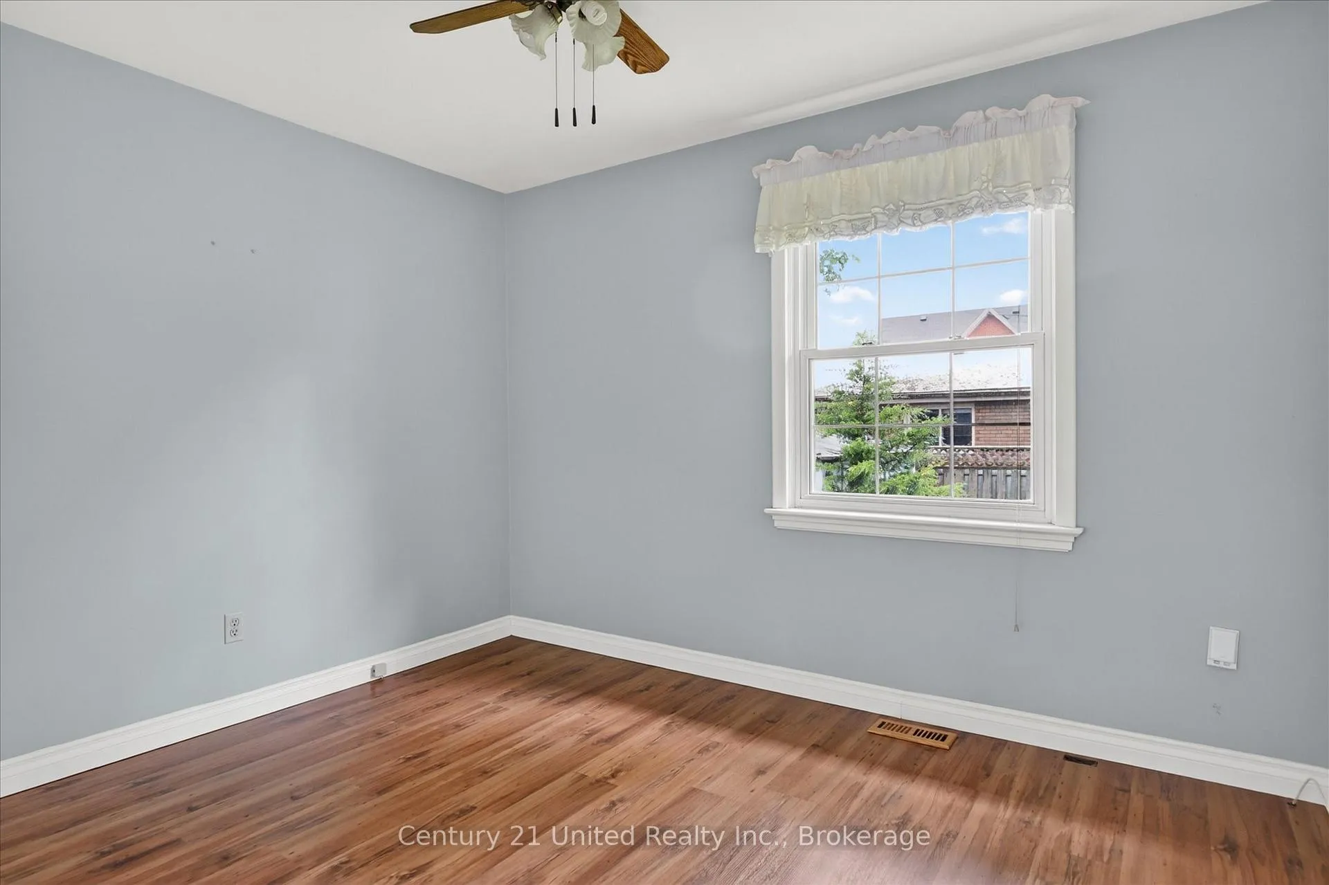 Photo 17 of 879 Birch Avenue, Peterborough, Northcrest Ward 5 — HOMEH