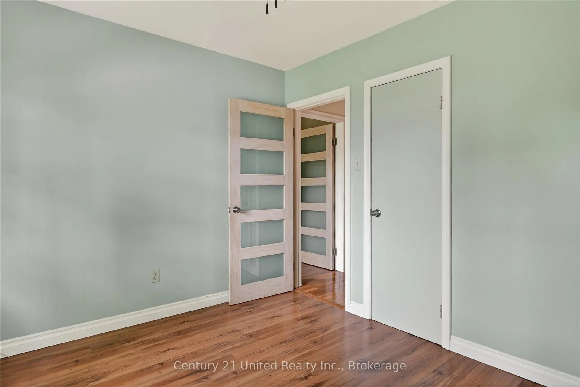 Photo 18 of 879 Birch Avenue, Peterborough, Northcrest Ward 5 — HOMEH