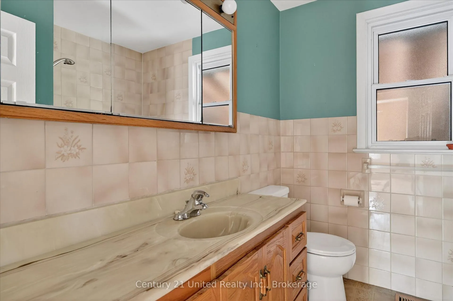 Photo 19 of 879 Birch Avenue, Peterborough, Northcrest Ward 5 — HOMEH