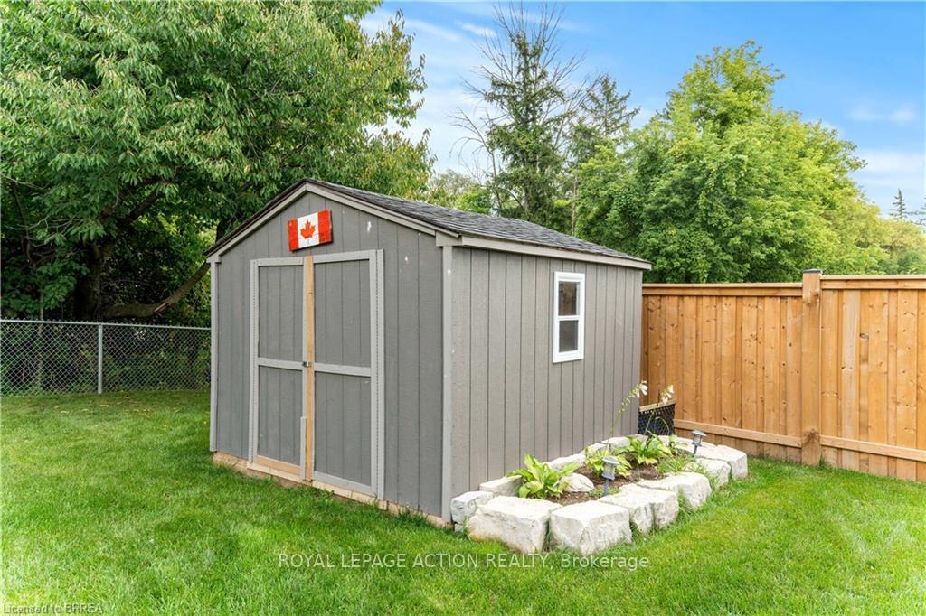 Photo 37 of 8 Lorne Card Drive, Brant, Paris — HOMEH