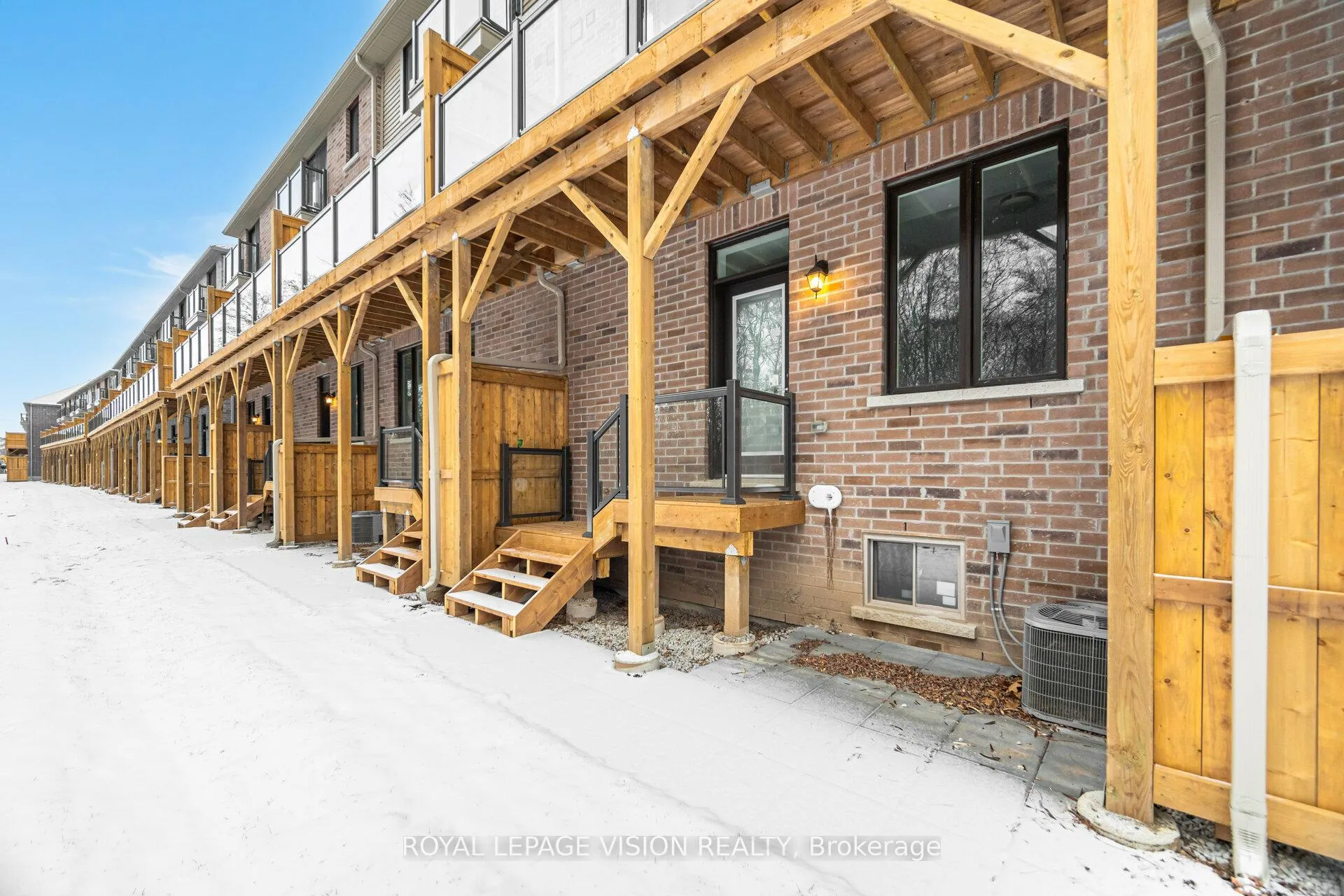 Photo 40 of 60 Folcroft Street, Brampton, Credit Valley — HOMEH