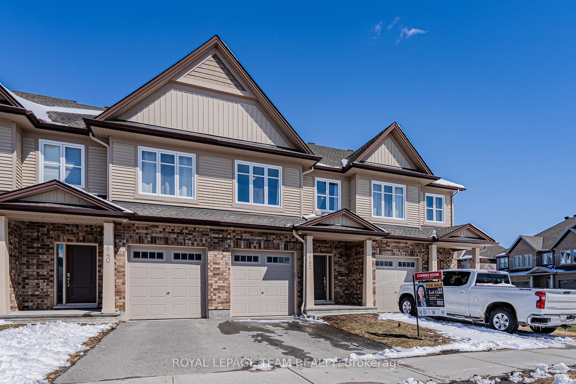 Photo 3 of 842 Cedar Creek Drive, Ottawa, Blossom Park/Kemp Park/Findlay Creek — HOMEH