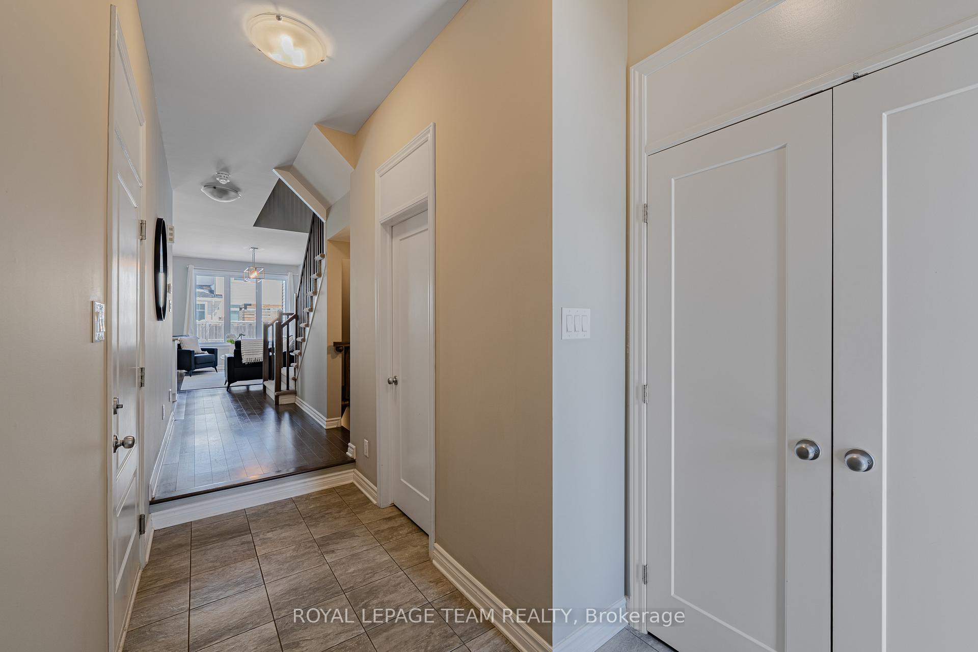 Photo 5 of 842 Cedar Creek Drive, Ottawa, Blossom Park/Kemp Park/Findlay Creek — HOMEH