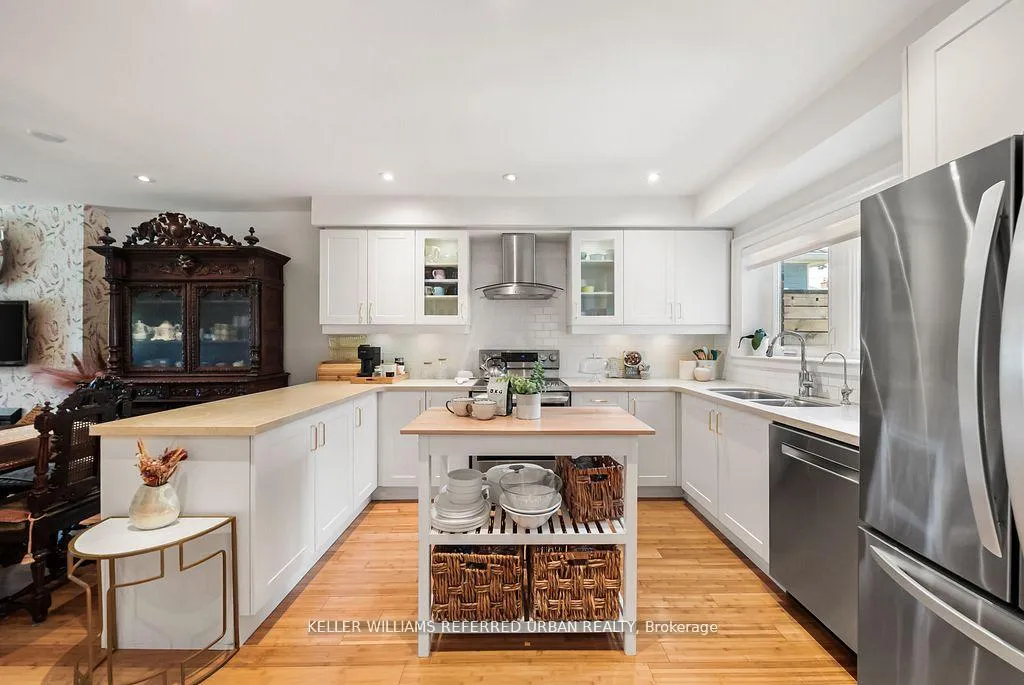 Photo 12 of 8 Cloverlawn Avenue, Toronto, Oakwood Village — HOMEH