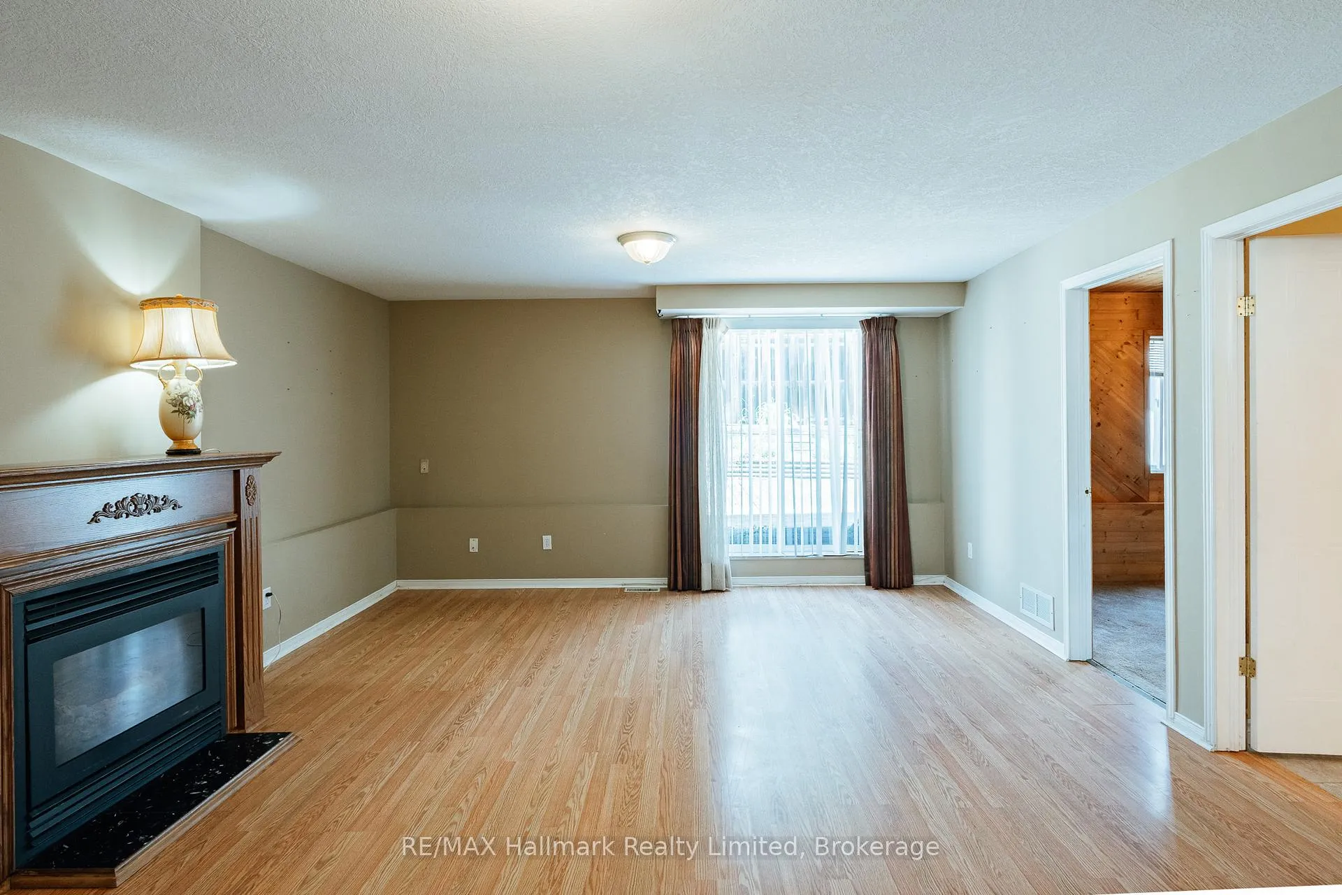 Photo 4 of 389 Starwood Drive, Guelph, Grange Road — HOMEH