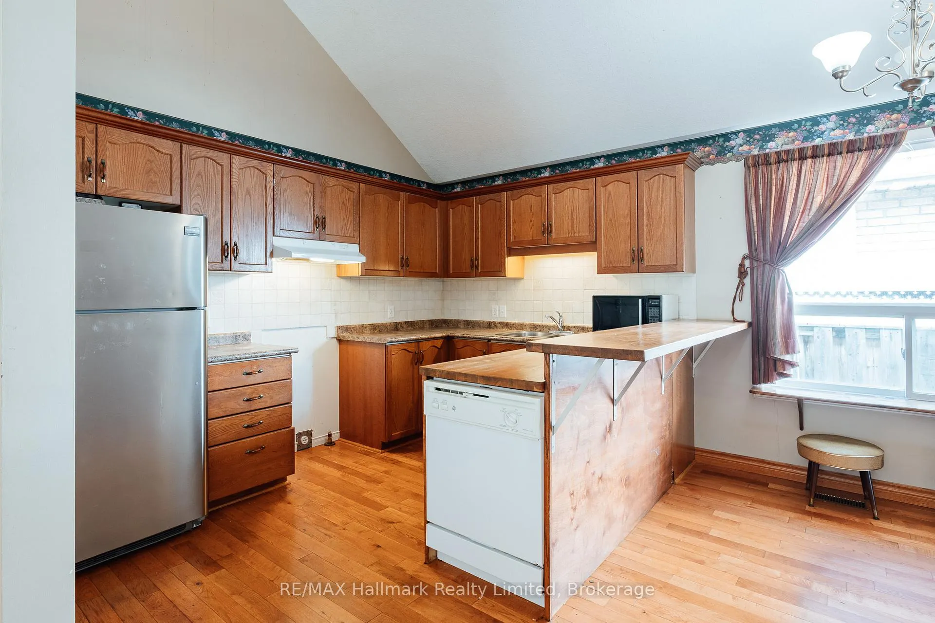 Photo 5 of 389 Starwood Drive, Guelph, Grange Road — HOMEH