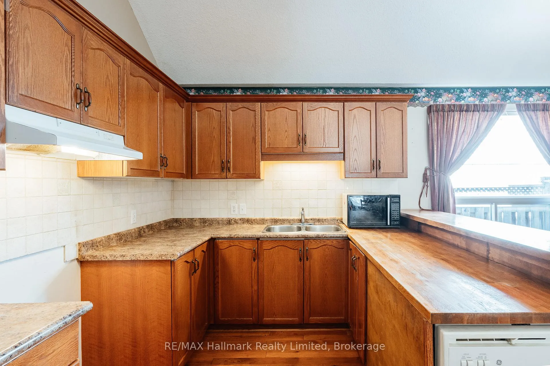 Photo 8 of 389 Starwood Drive, Guelph, Grange Road — HOMEH