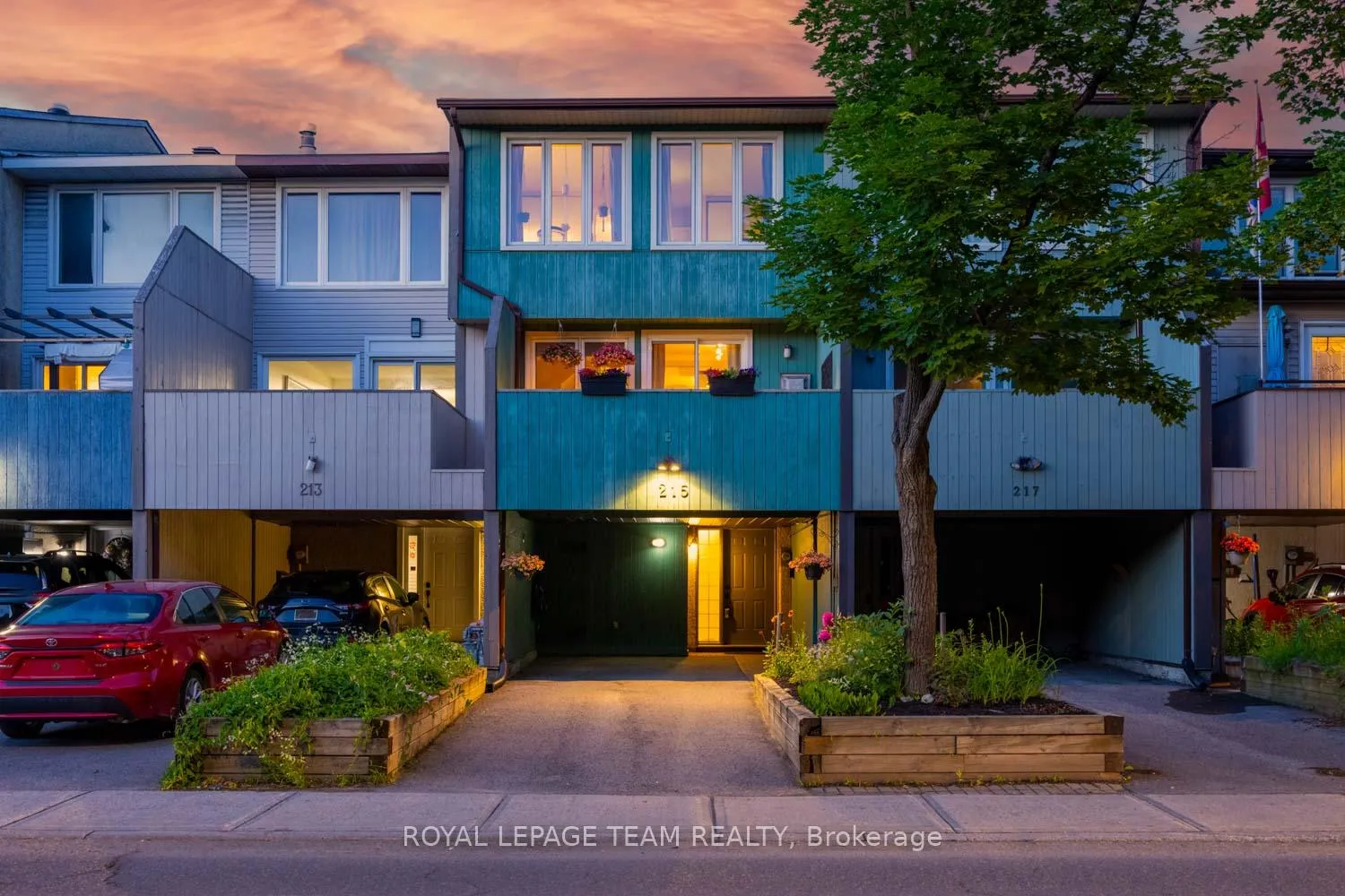 Photo 2 of 215 Booth Street, Ottawa, West Centre Town — HOMEH