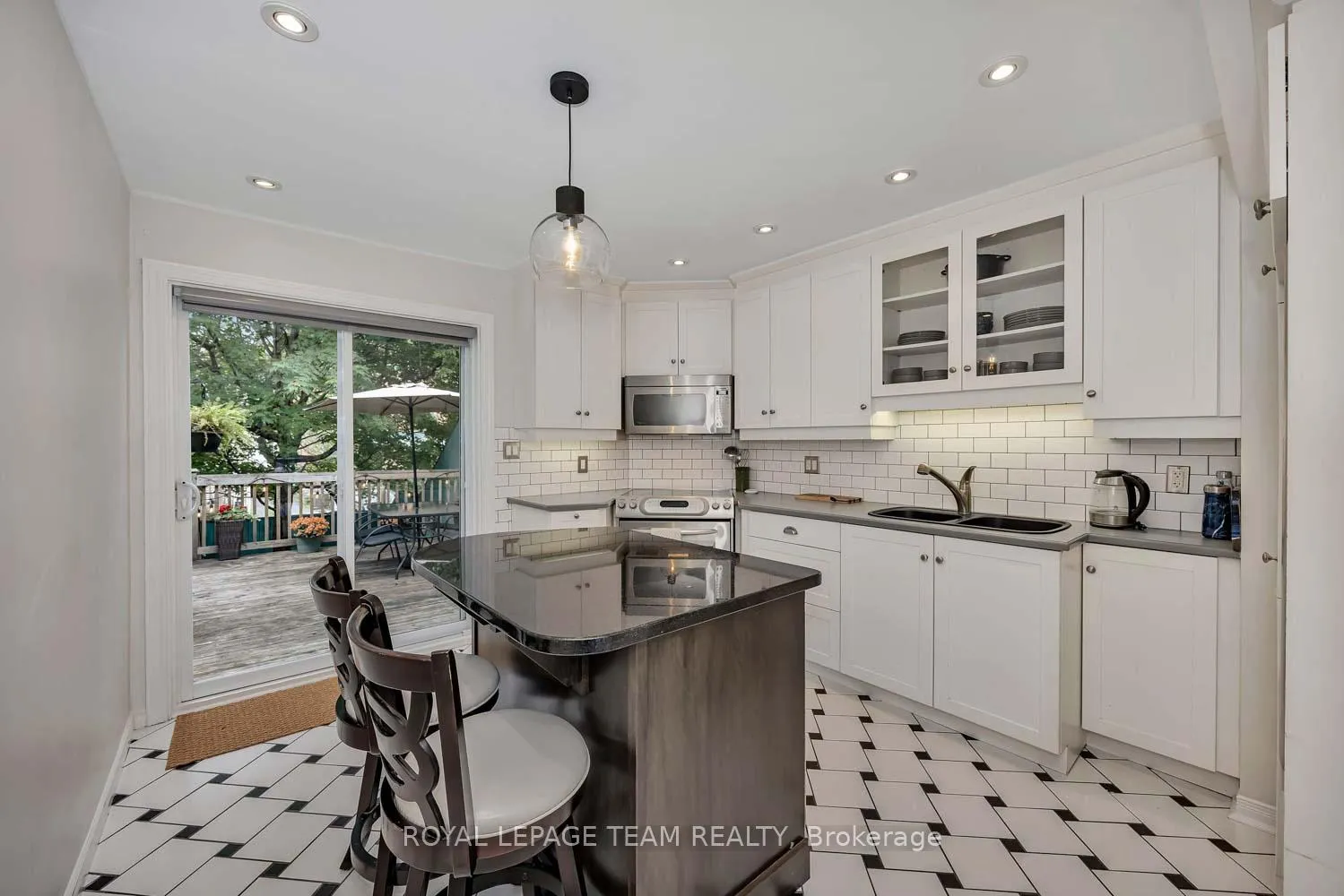 Photo 16 of 215 Booth Street, Ottawa, West Centre Town — HOMEH