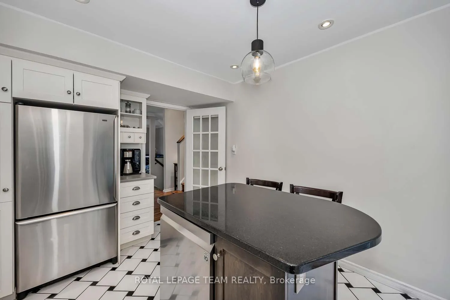 Photo 19 of 215 Booth Street, Ottawa, West Centre Town — HOMEH