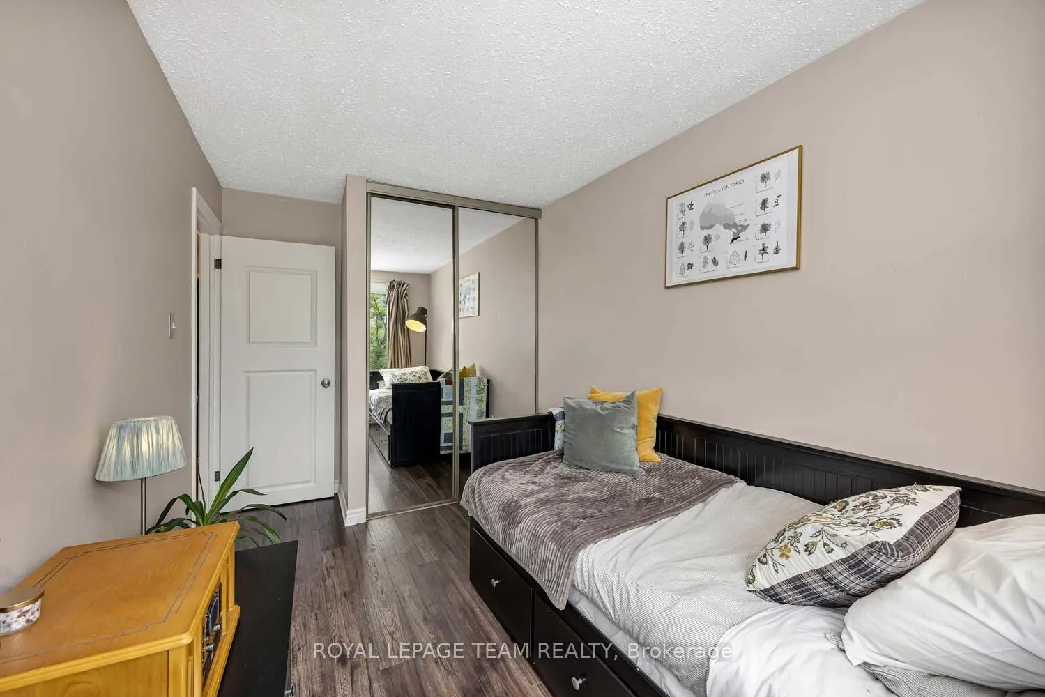 Photo 31 of 215 Booth Street, Ottawa, West Centre Town — HOMEH