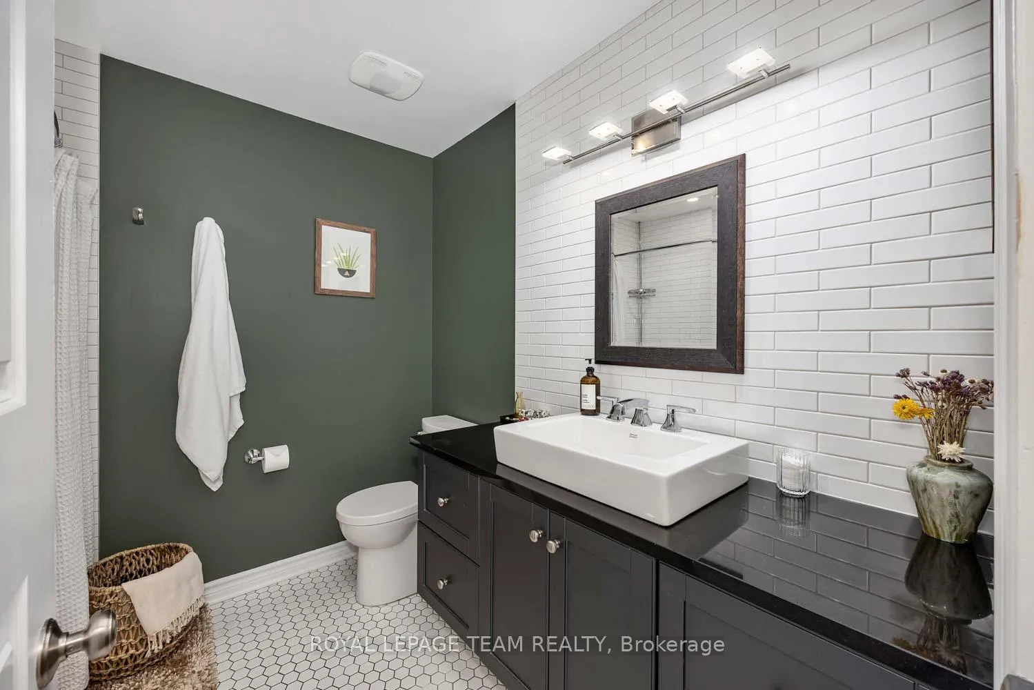Photo 34 of 215 Booth Street, Ottawa, West Centre Town — HOMEH