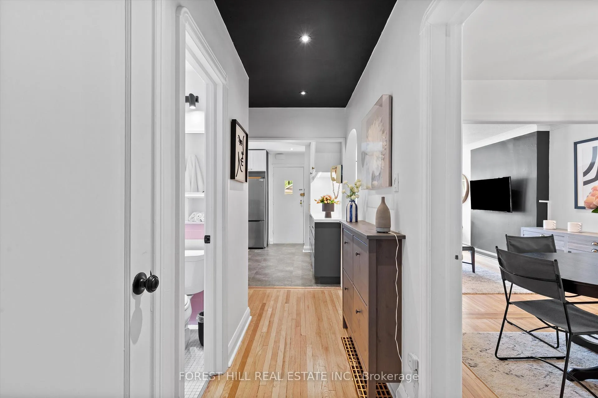 Photo 2 of 6 Barrett Road, Toronto, O'Connor-Parkview — HOMEH