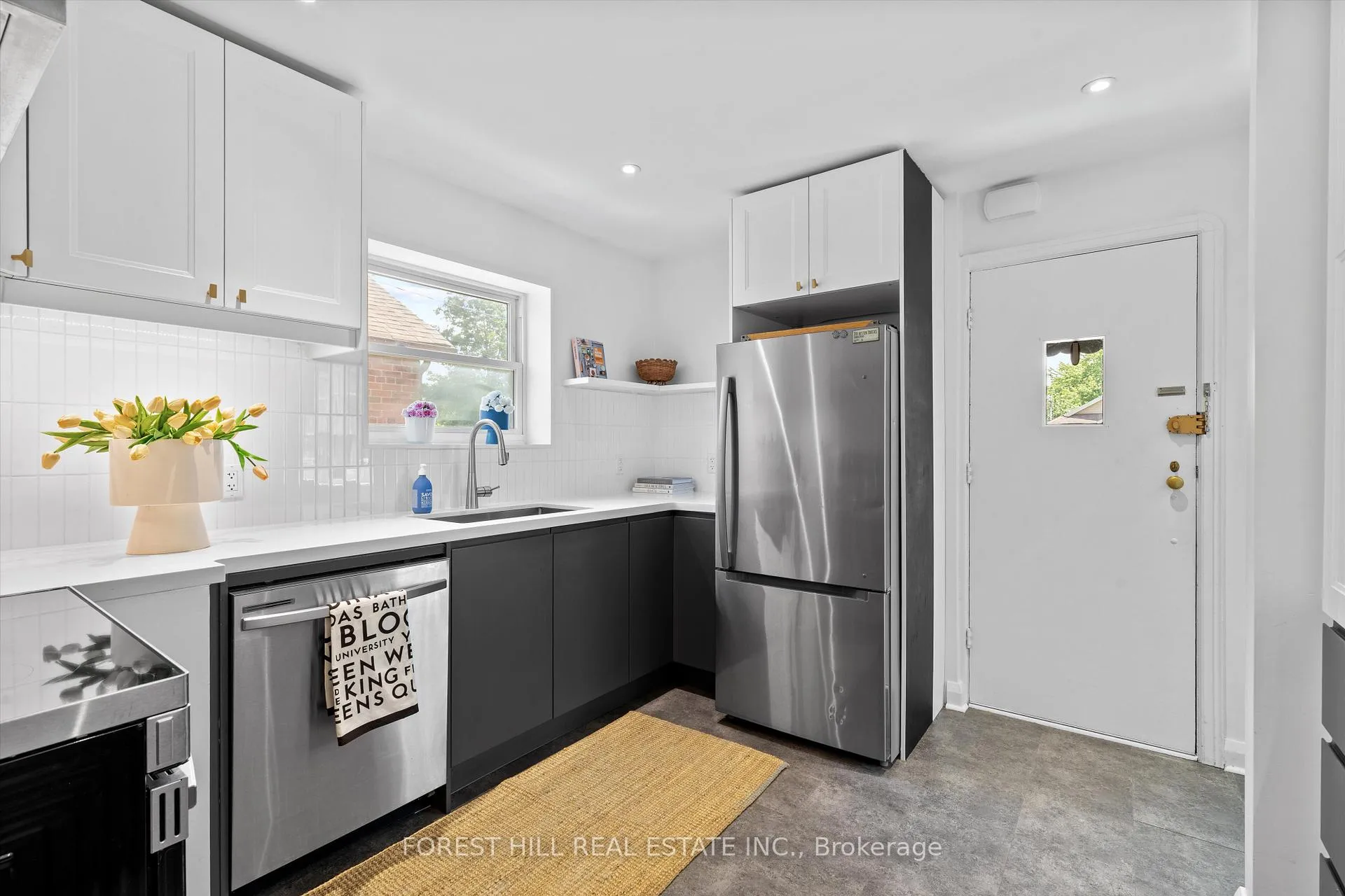 Photo 3 of 6 Barrett Road, Toronto, O'Connor-Parkview — HOMEH