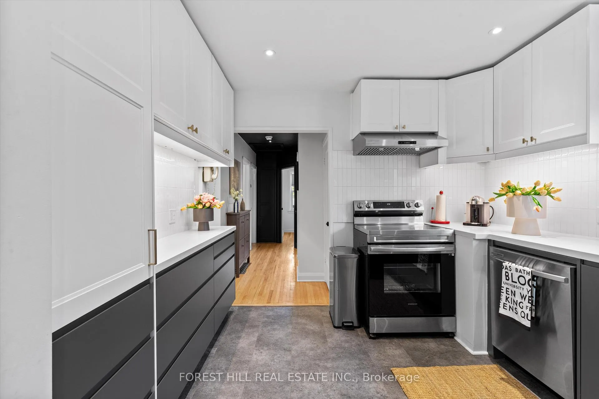 Photo 4 of 6 Barrett Road, Toronto, O'Connor-Parkview — HOMEH