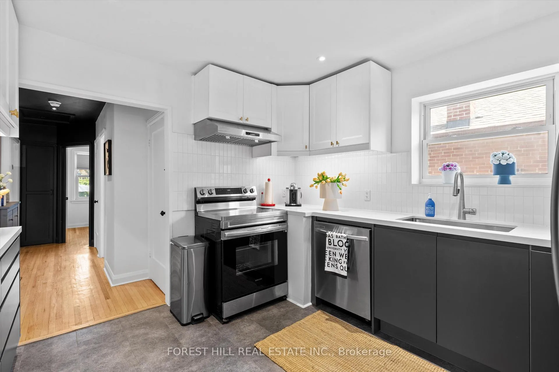 Photo 5 of 6 Barrett Road, Toronto, O'Connor-Parkview — HOMEH