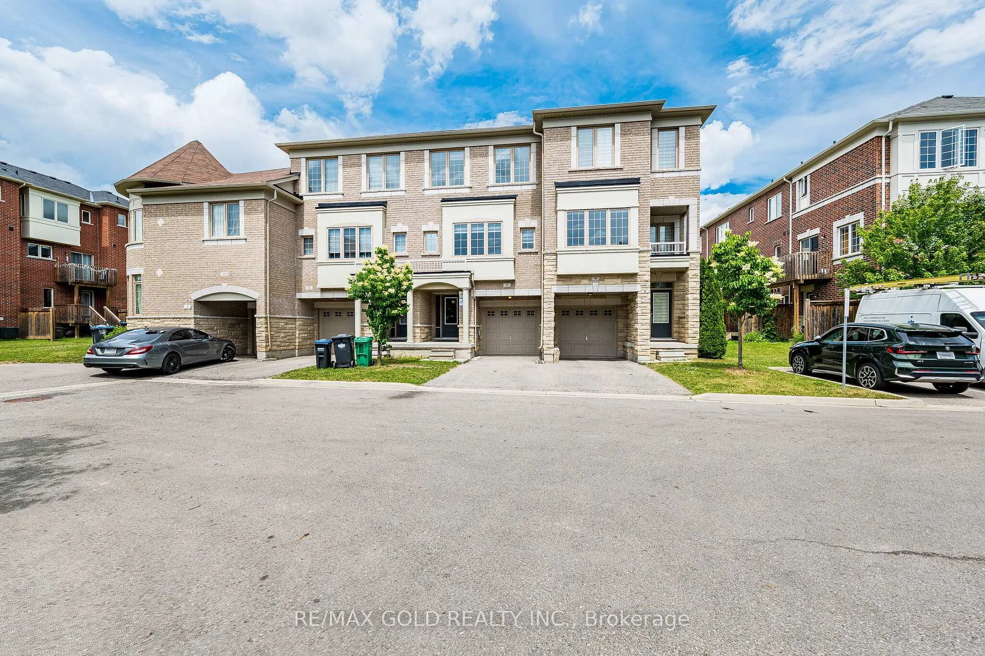 Photo 3 of Unit 151, 6 Pulberry Close, Brampton, Credit Valley — HOMEH