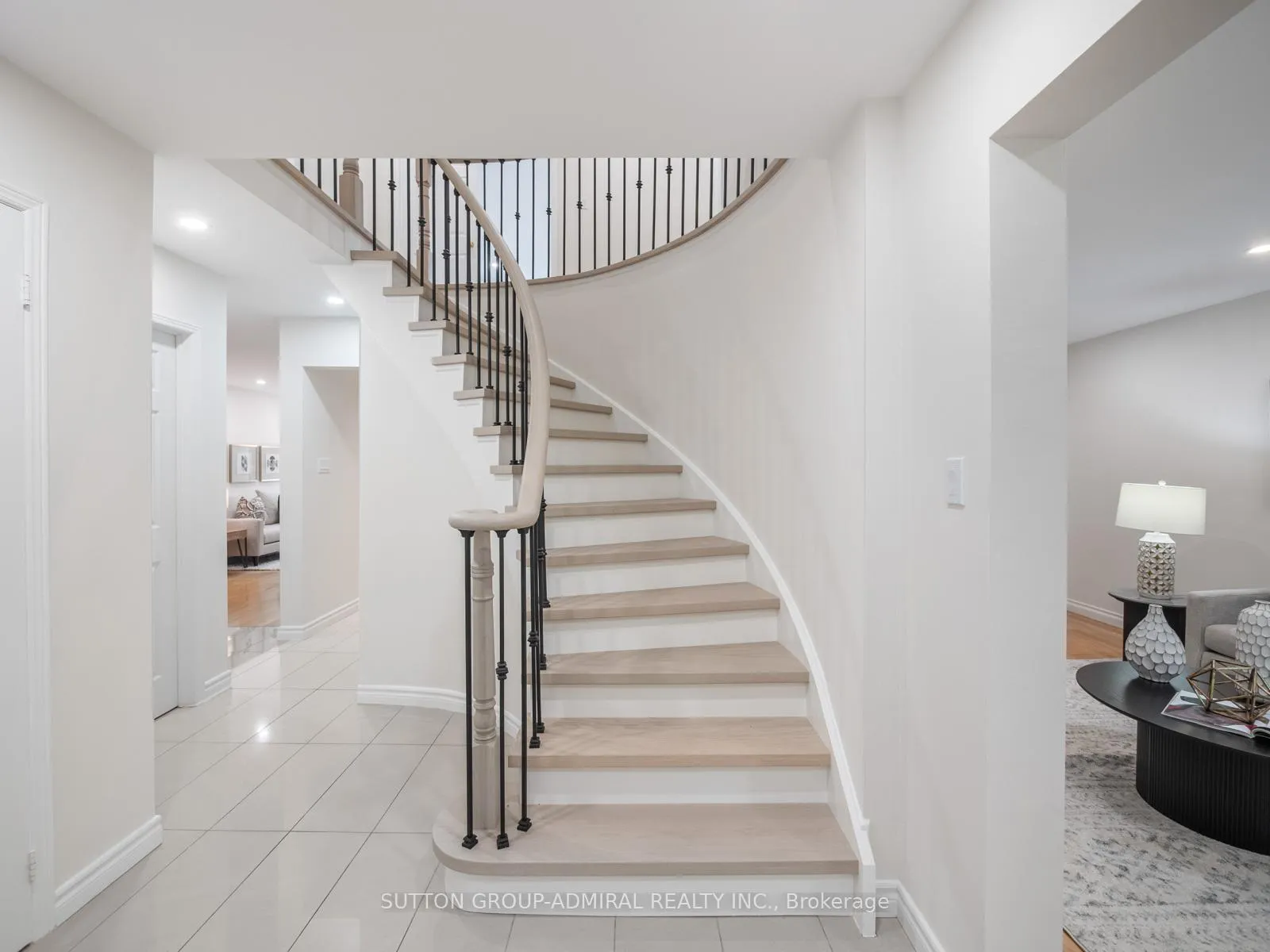 Photo 4 of 59 Zahavy Drive, Vaughan, Brownridge — HOMEH