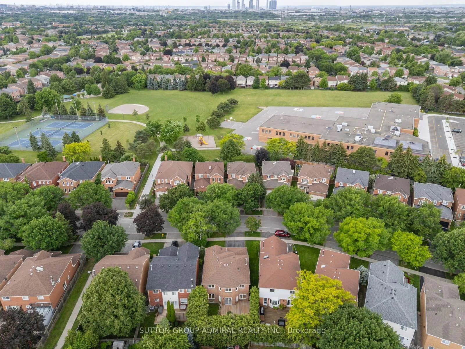 Photo 44 of 59 Zahavy Drive, Vaughan, Brownridge — HOMEH